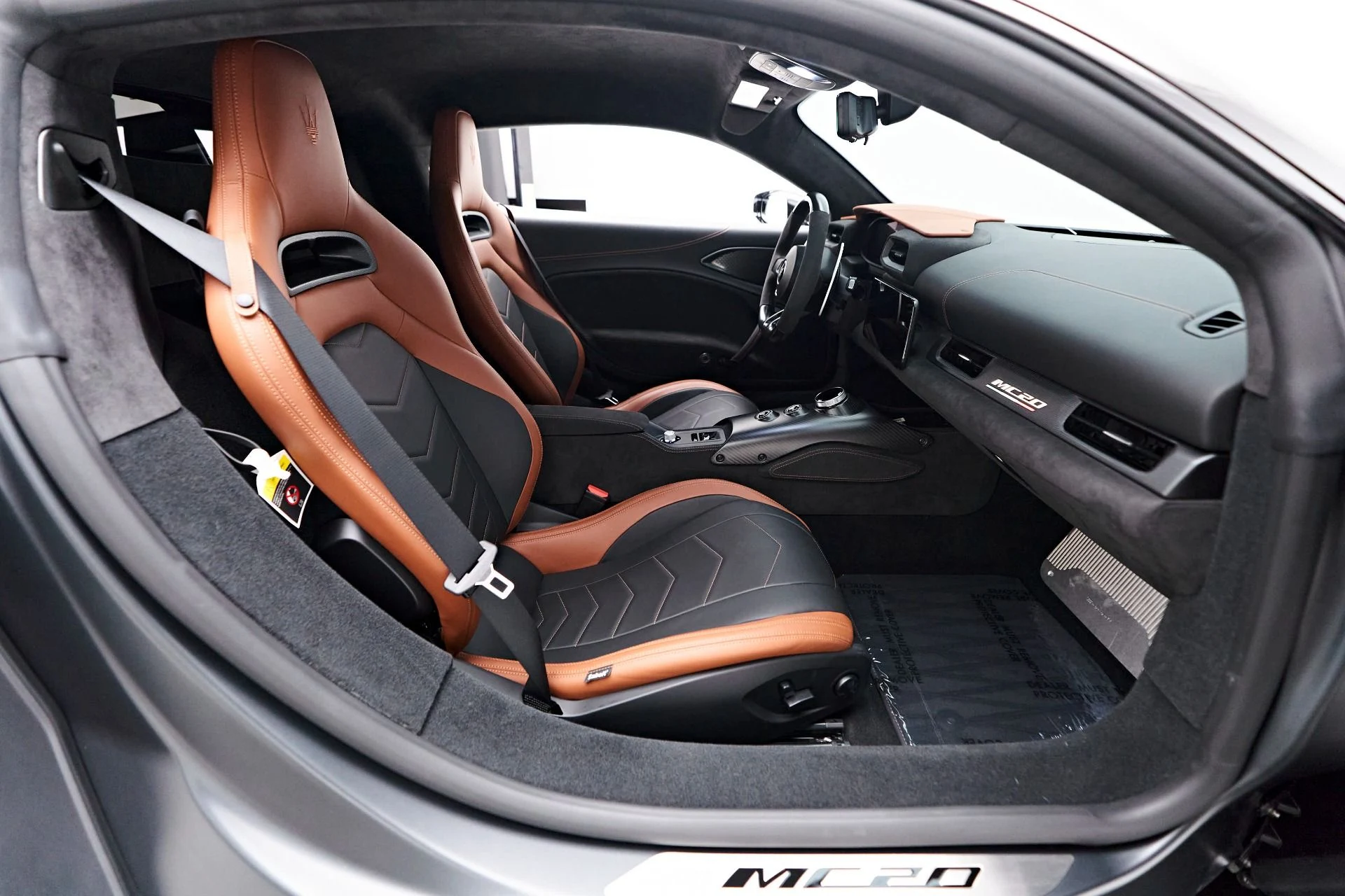 mph039_2866372522_Used_2023_Maserati_MC_20_Base_1721243405_6ee181bdc0