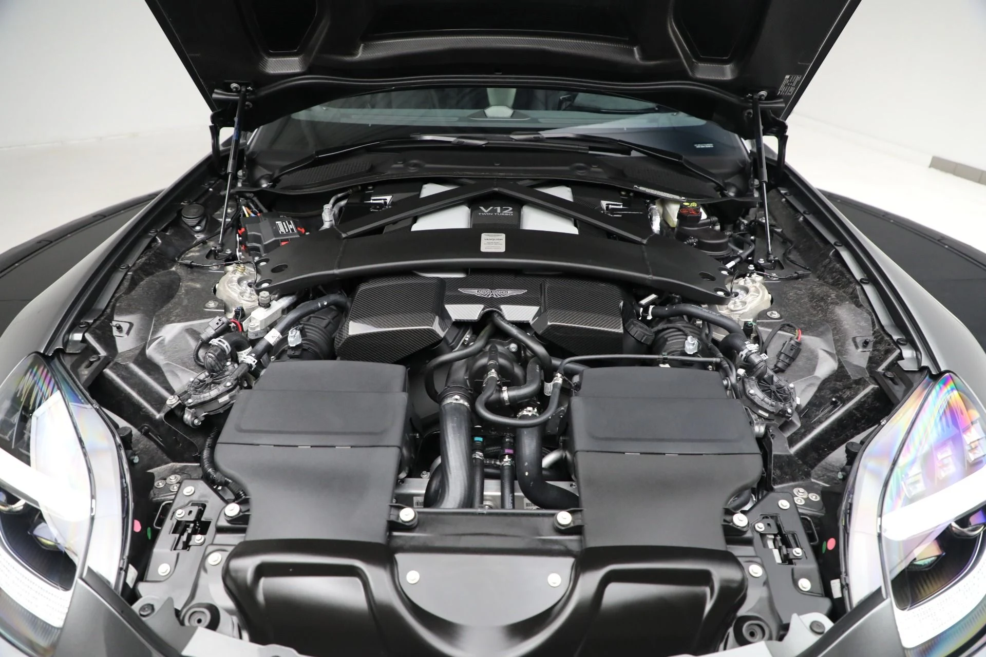mph039_2868819845_New_2025_Aston_Martin_Vanquish_9c21ee20f2