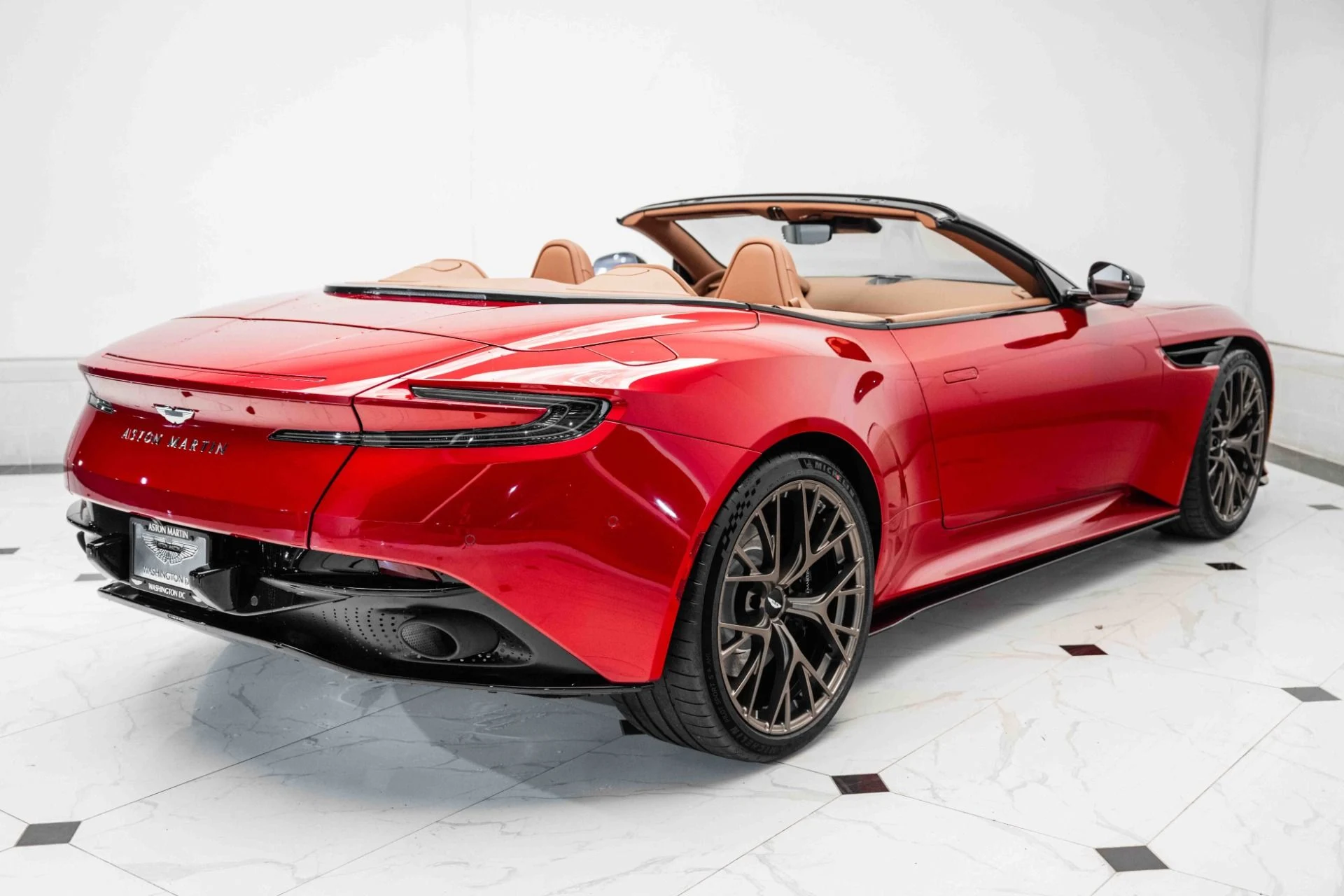 mph039_2875407444_Used_2025_Aston_Martin_DB_12_Volante_1727881023_e1df1e25ba