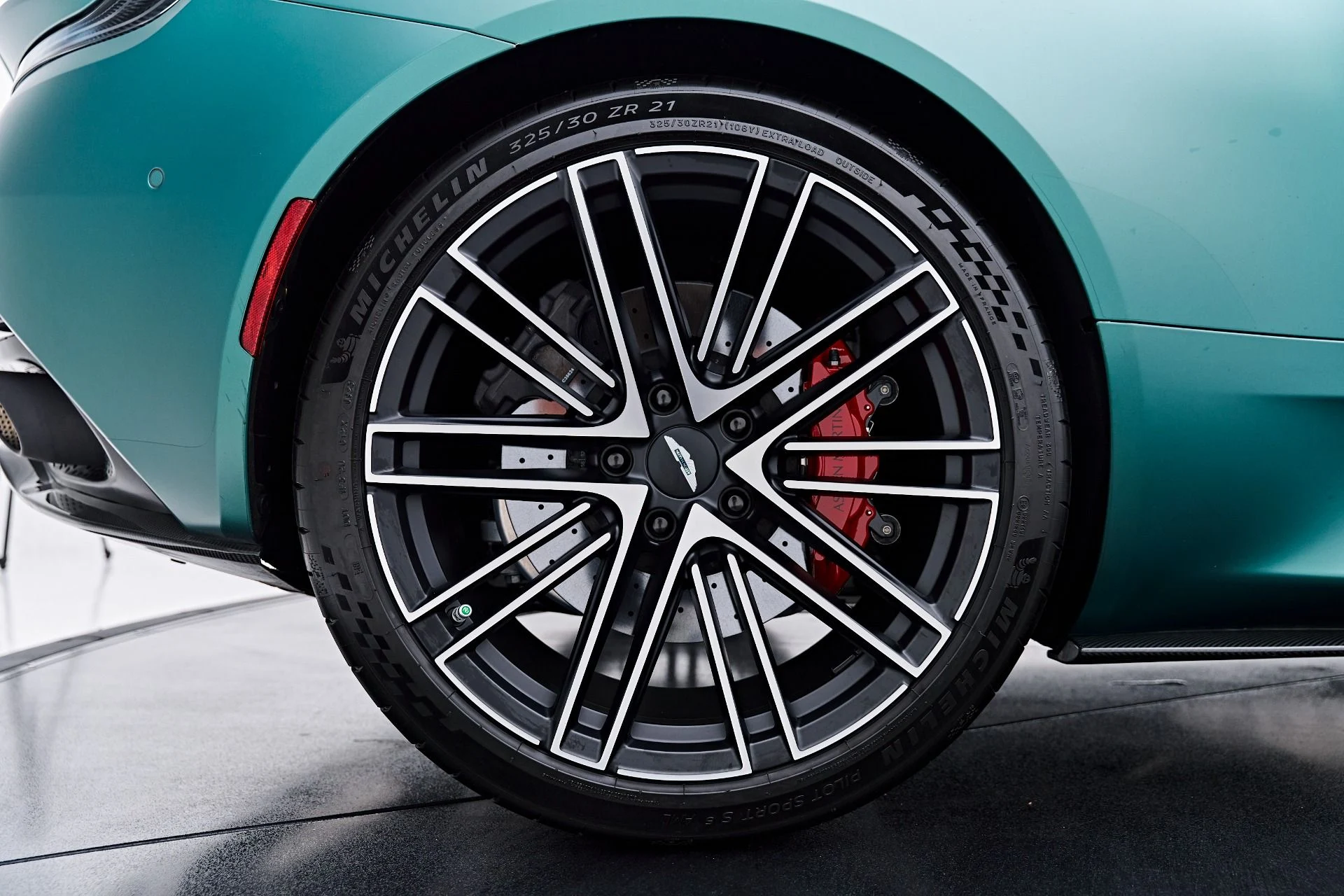 mph039_2888878656_Used_2024_Aston_Martin_DB_12_1784769386_f0e3af9fa9