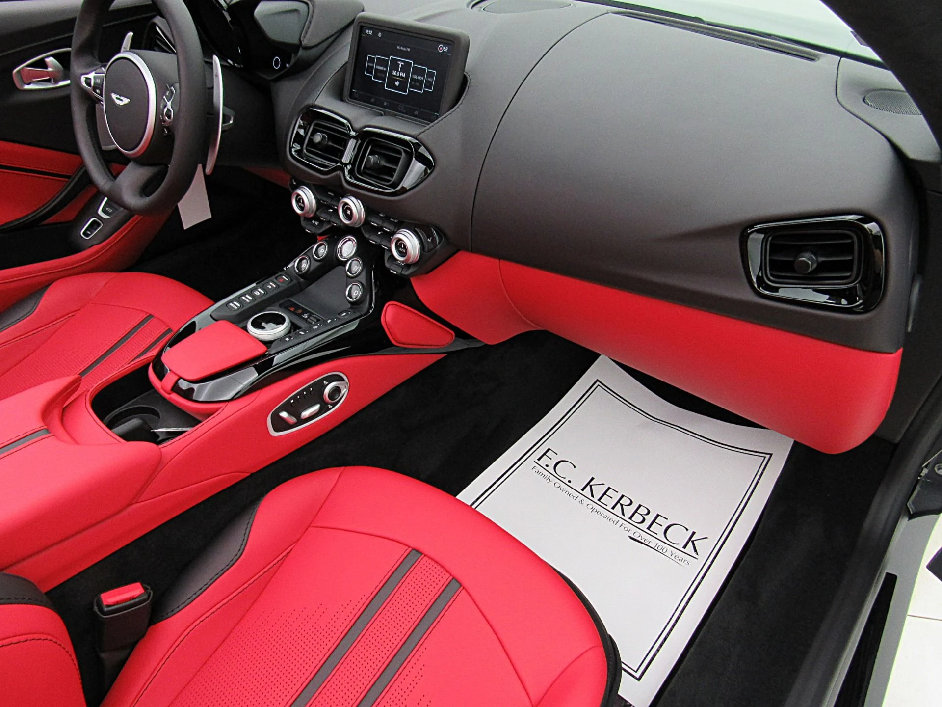 mph039_2891471162_Used_2023_Aston_Martin_Vantage_Roadster_37bc44dc18