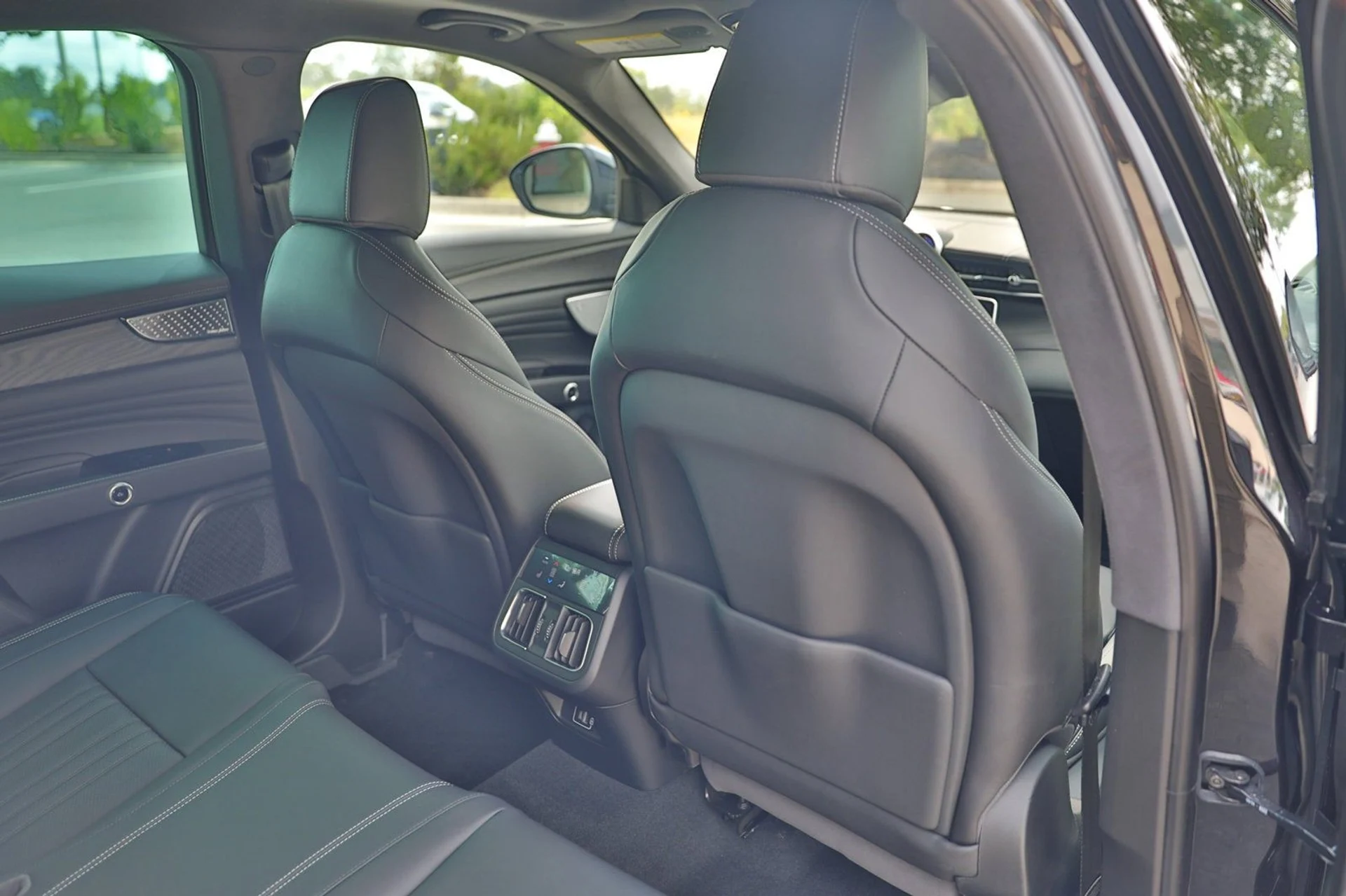 mph039_2905342147_78f10e42360444ac93786708c77320c2_bb40d4ad8f