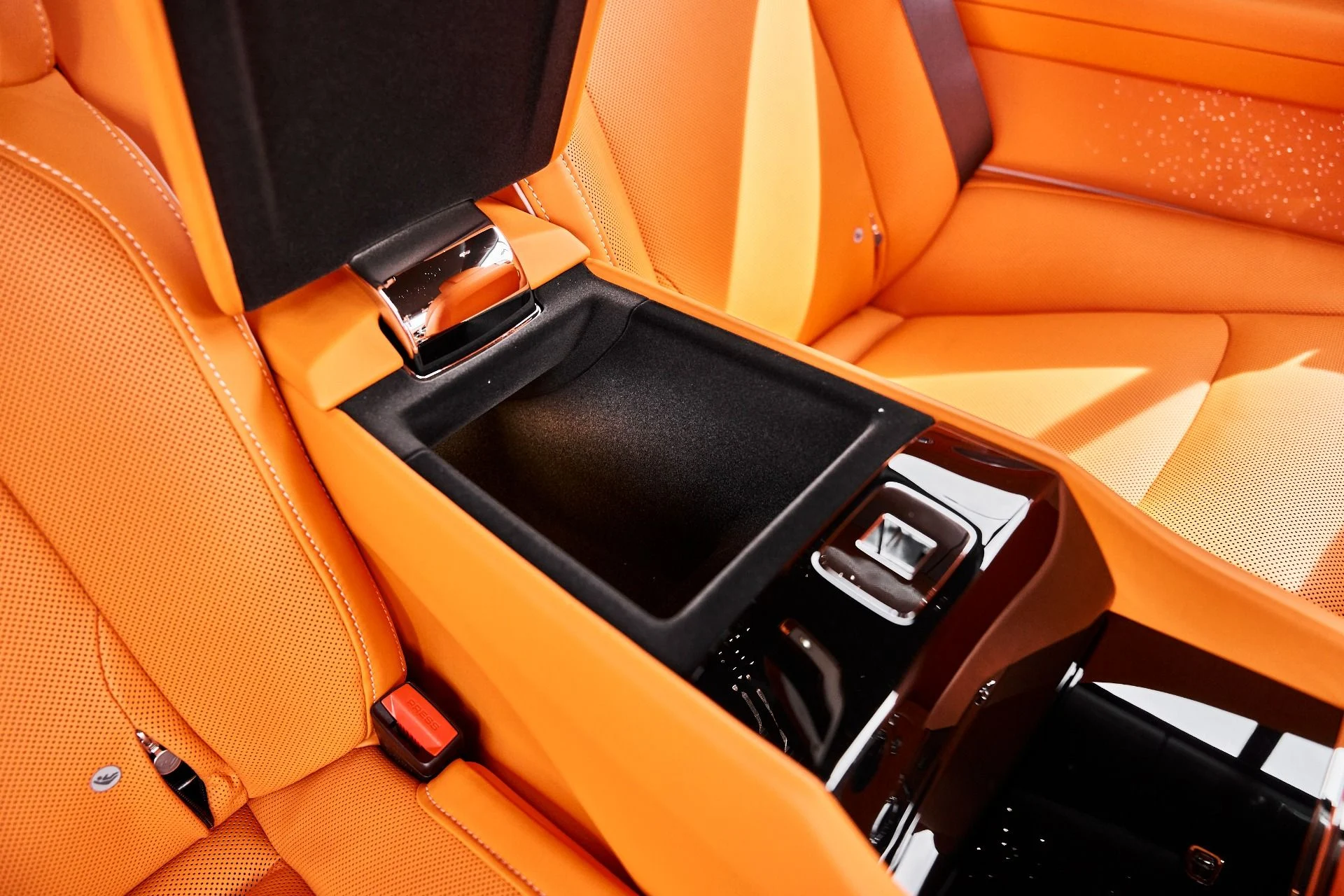 mph039_2910012453_Used_2025_Rolls_Royce_Spectre_Base_1775928274_29aaf2682e