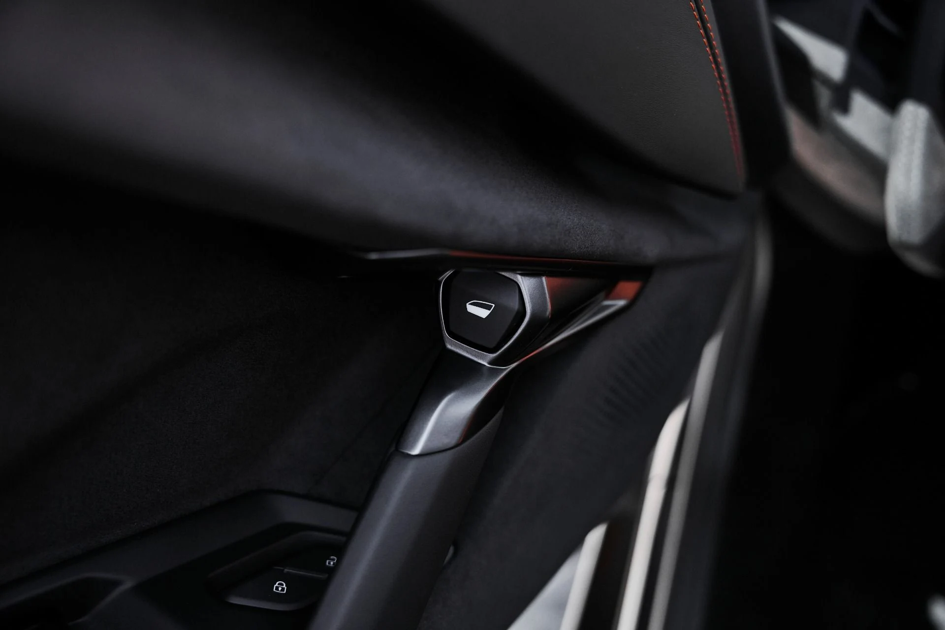 mph039_2924707605_Used_2024_Lamborghini_Revuelto_Base_1777394326_3848683e8a