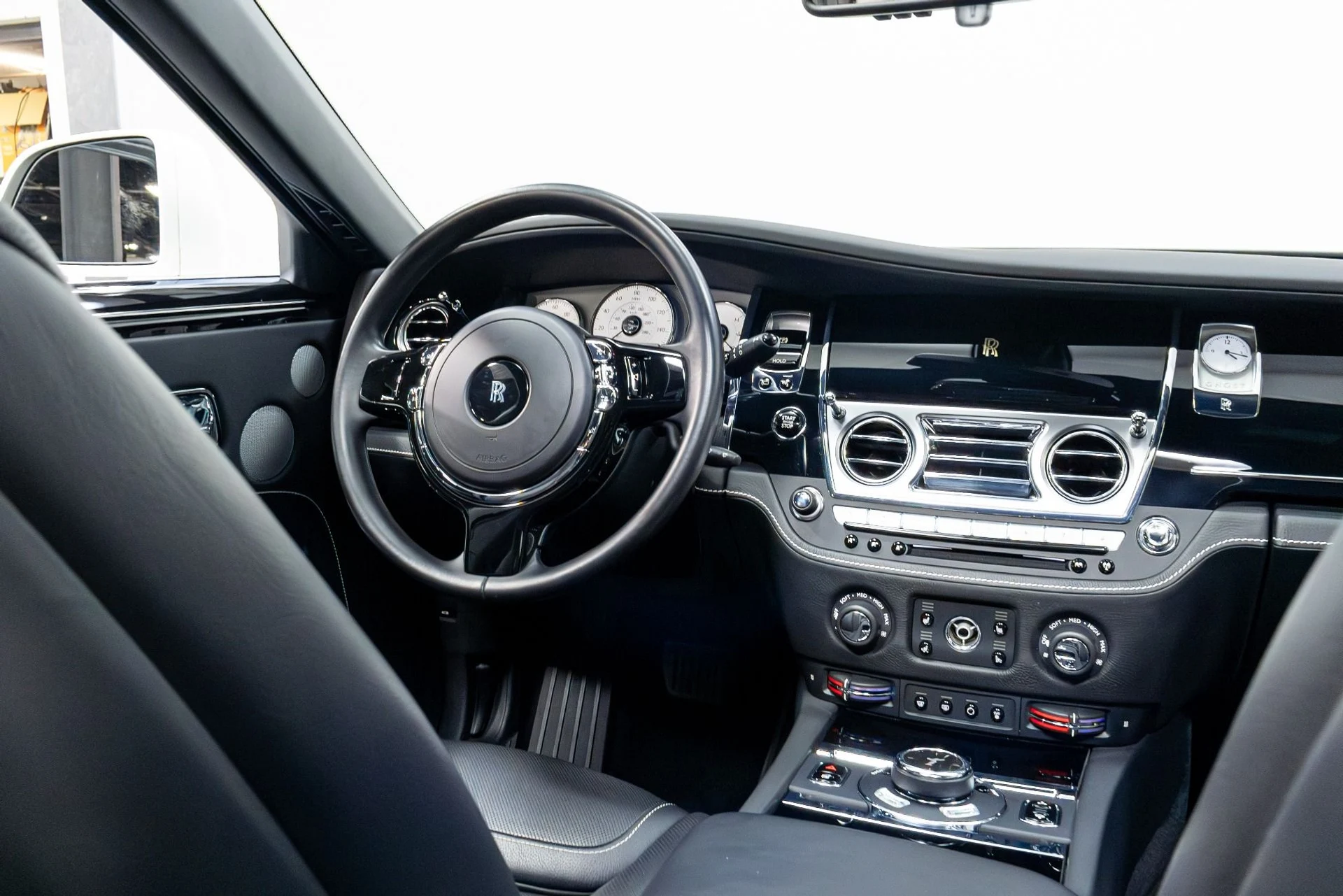 mph039_2940885550_Used_2016_Rolls_Royce_Ghost_1775019332_79cdc5c0d2