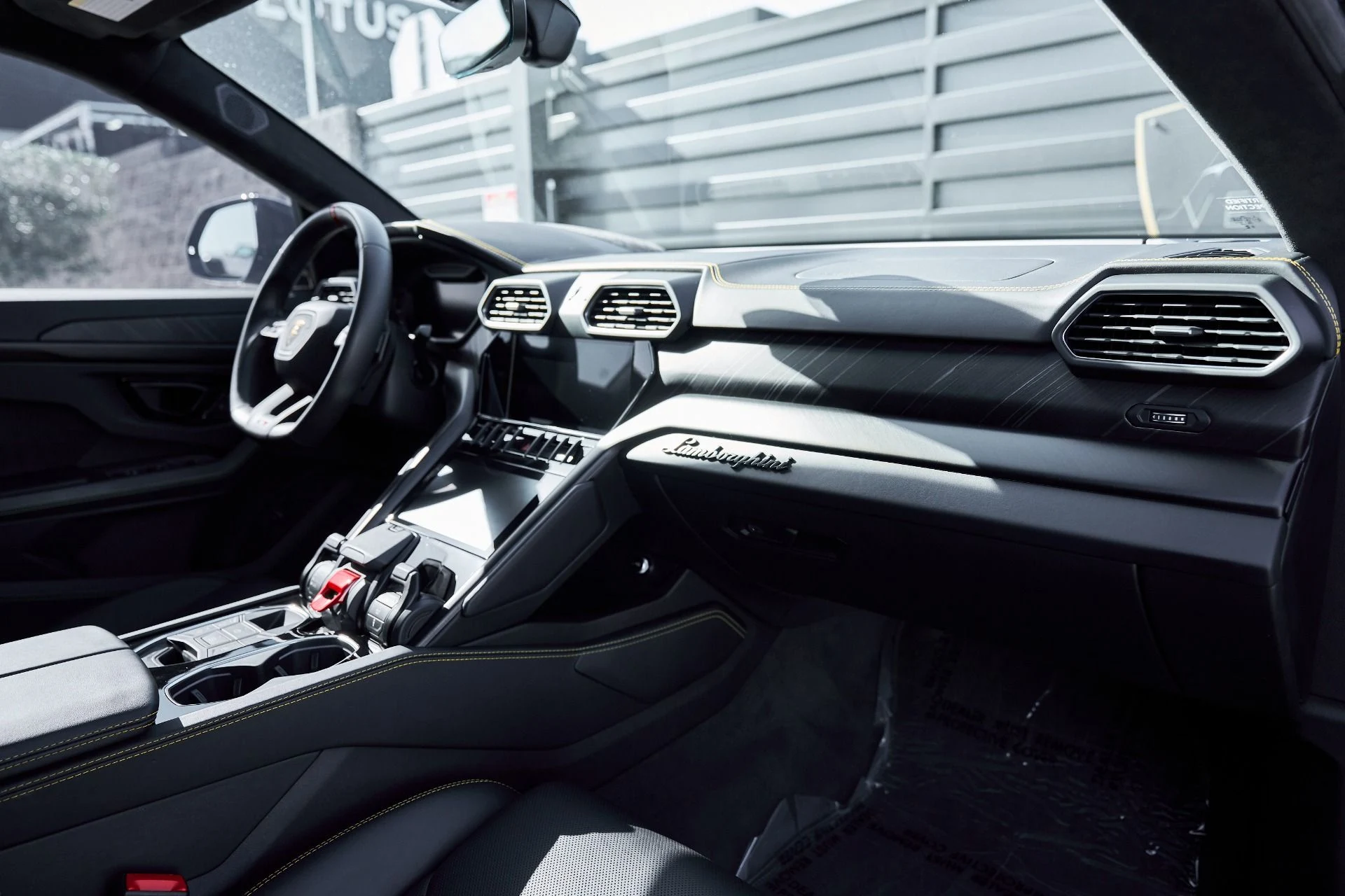 mph039_2949078634_Used_2024_Lamborghini_Urus_S_1770085884_0127620338