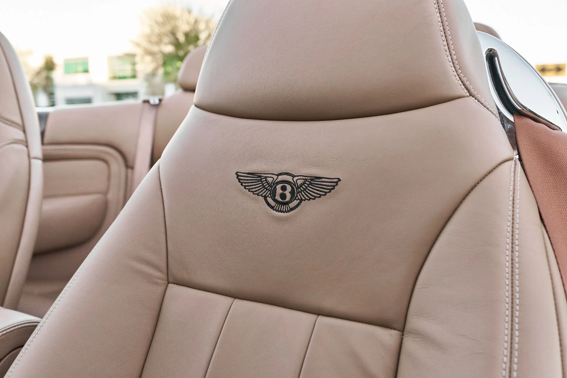 mph039_2960188093_Used_2009_Bentley_Azure_Base_1765906189_264851e88e