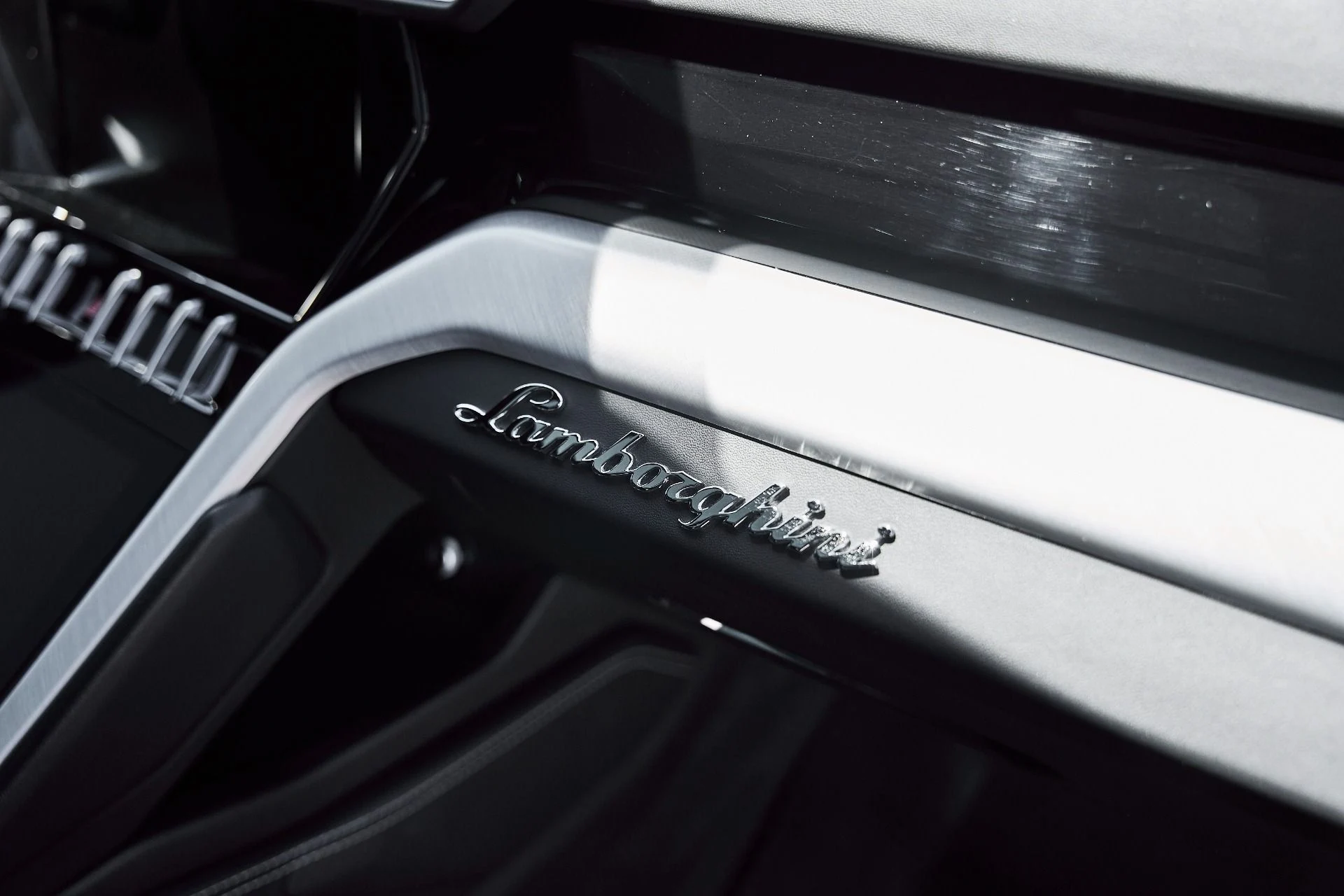 mph039_2971105761_Used_2022_Lamborghini_Urus_1778790392_1ce32116ea