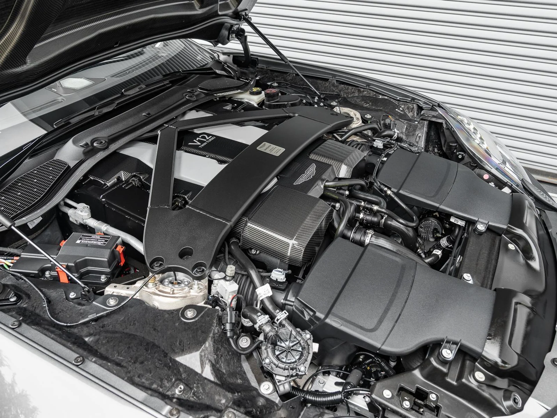 mph039_2971897127_Used_2025_Aston_Martin_Vanquish_Coupe_1780612113_2ee0e72203
