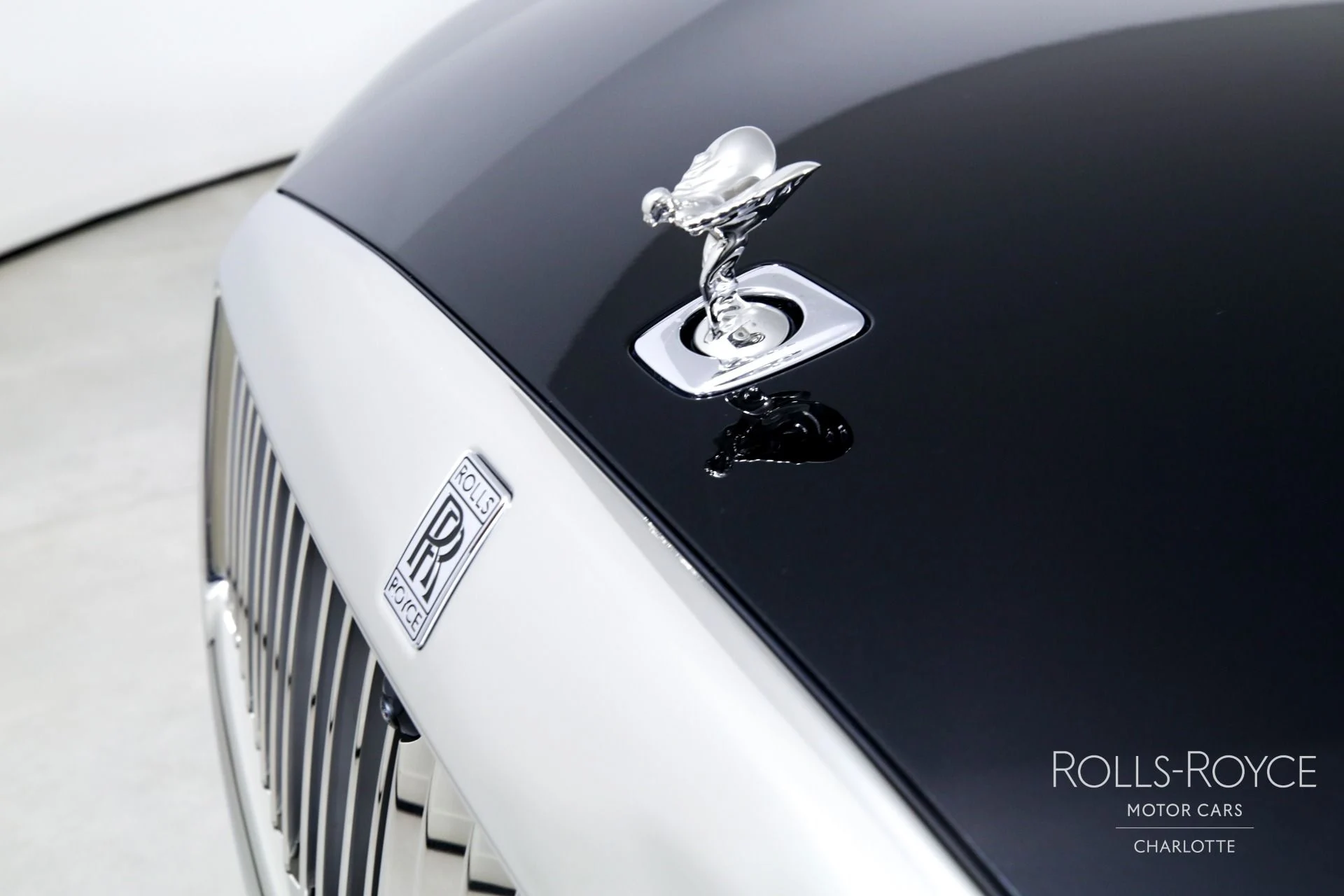 mph039_2974246147_Used_2024_Rolls_Royce_Spectre_1745445459_7f474459c1