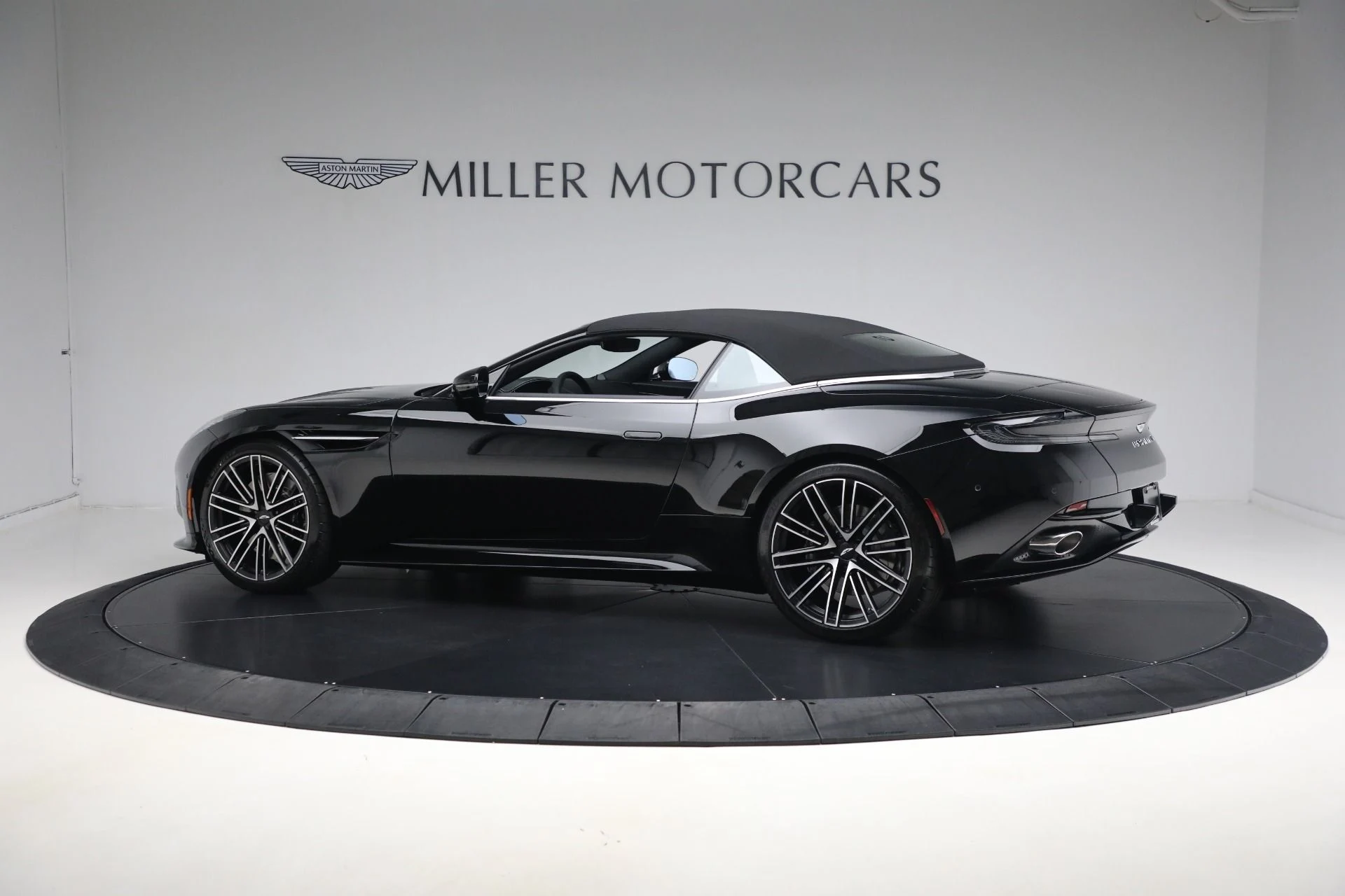 mph039_2984353762_New_2025_Aston_Martin_DB_12_Volante_fa70bb1c6b