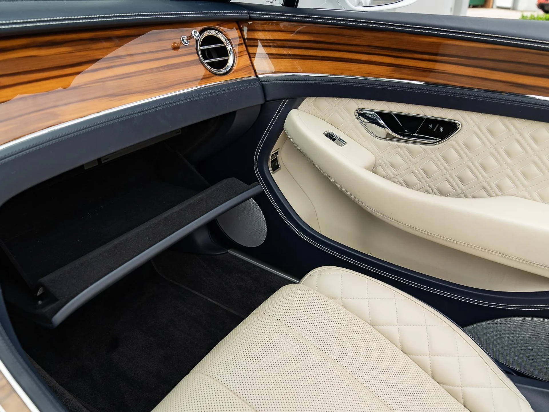 mph039_2999958990_Used_2021_Bentley_Continental_GTC_Mulliner_GT_Mulliner_V8_1775769047_61ee135f36