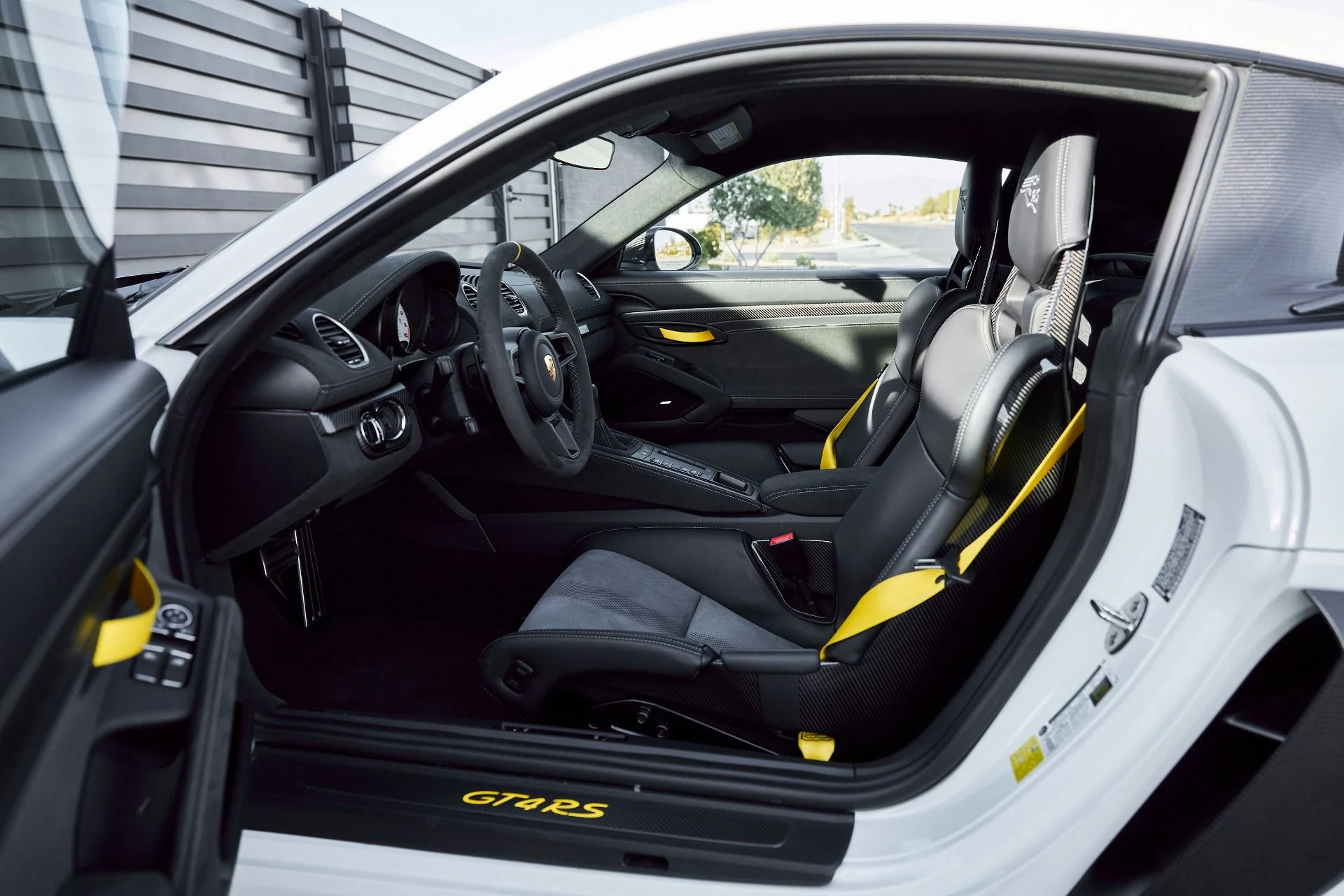 mph039_3003484518_Used_2024_Porsche_718_Cayman_GT_4_RS_1766514203_dc44554441