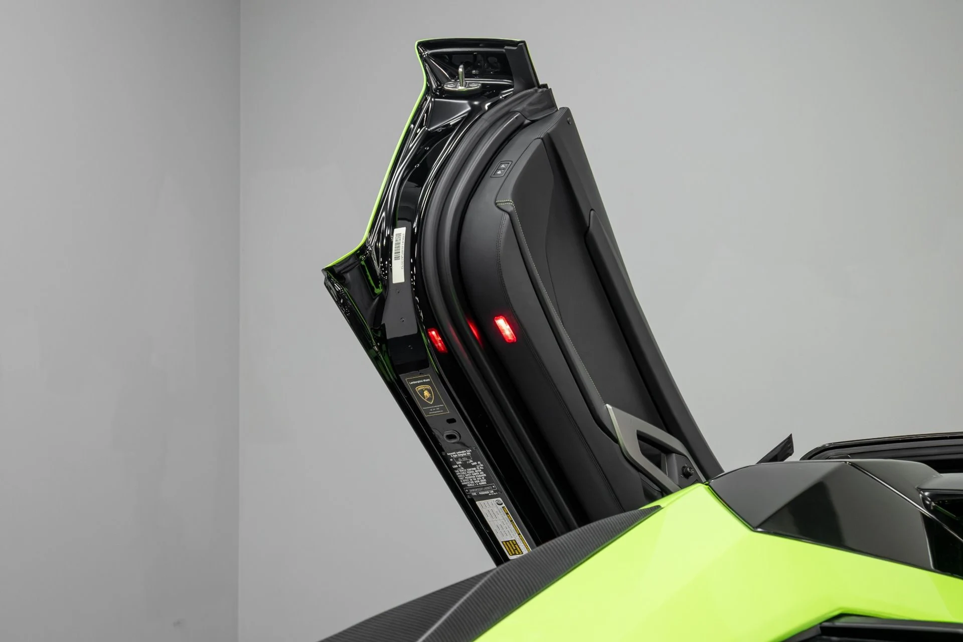 mph039_3003627072_Used_2015_Lamborghini_Aventador_1764723845_416baf2ed9