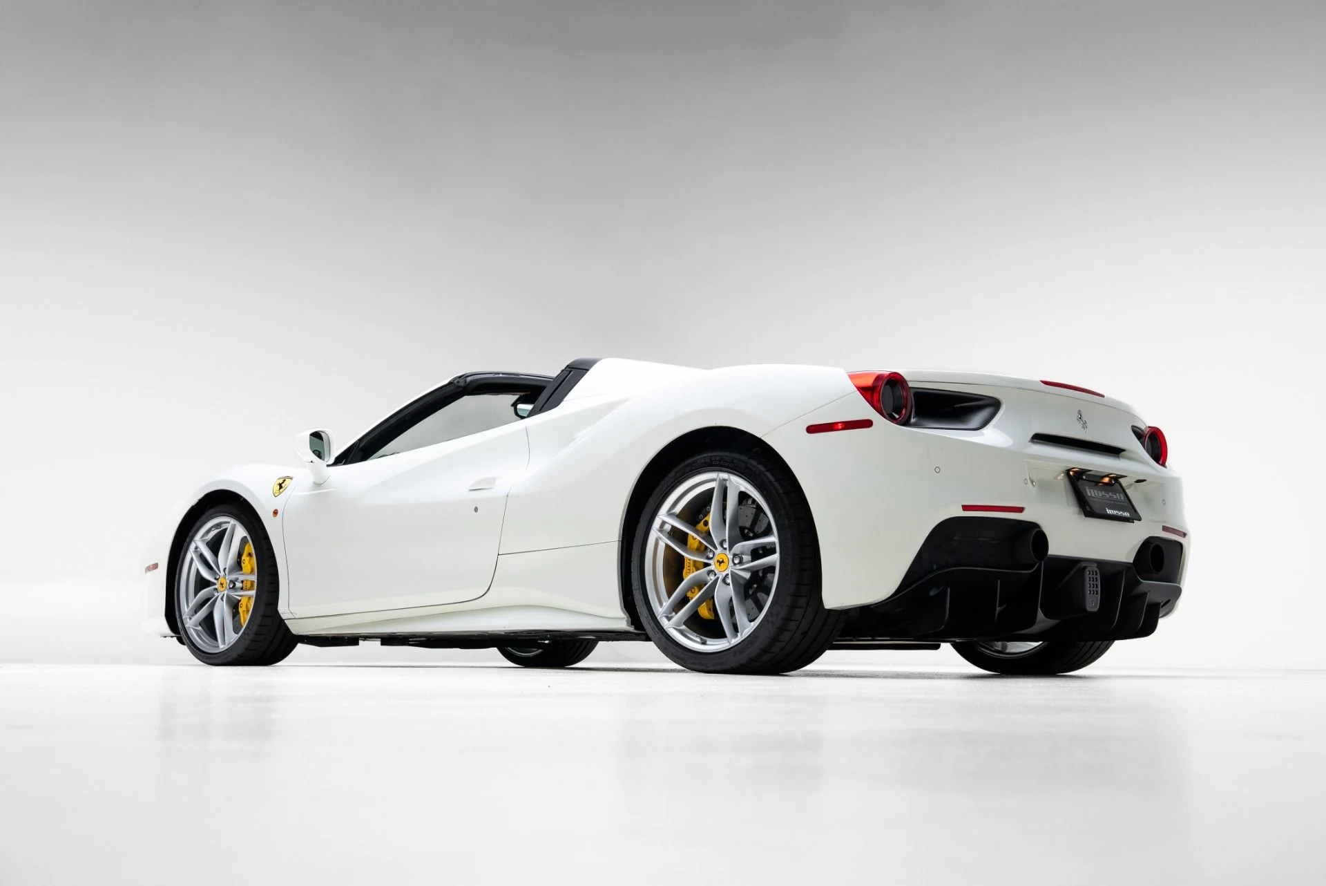 mph039_3004536738_Used_2018_Ferrari_488_Spider_1774383951_06ee273679