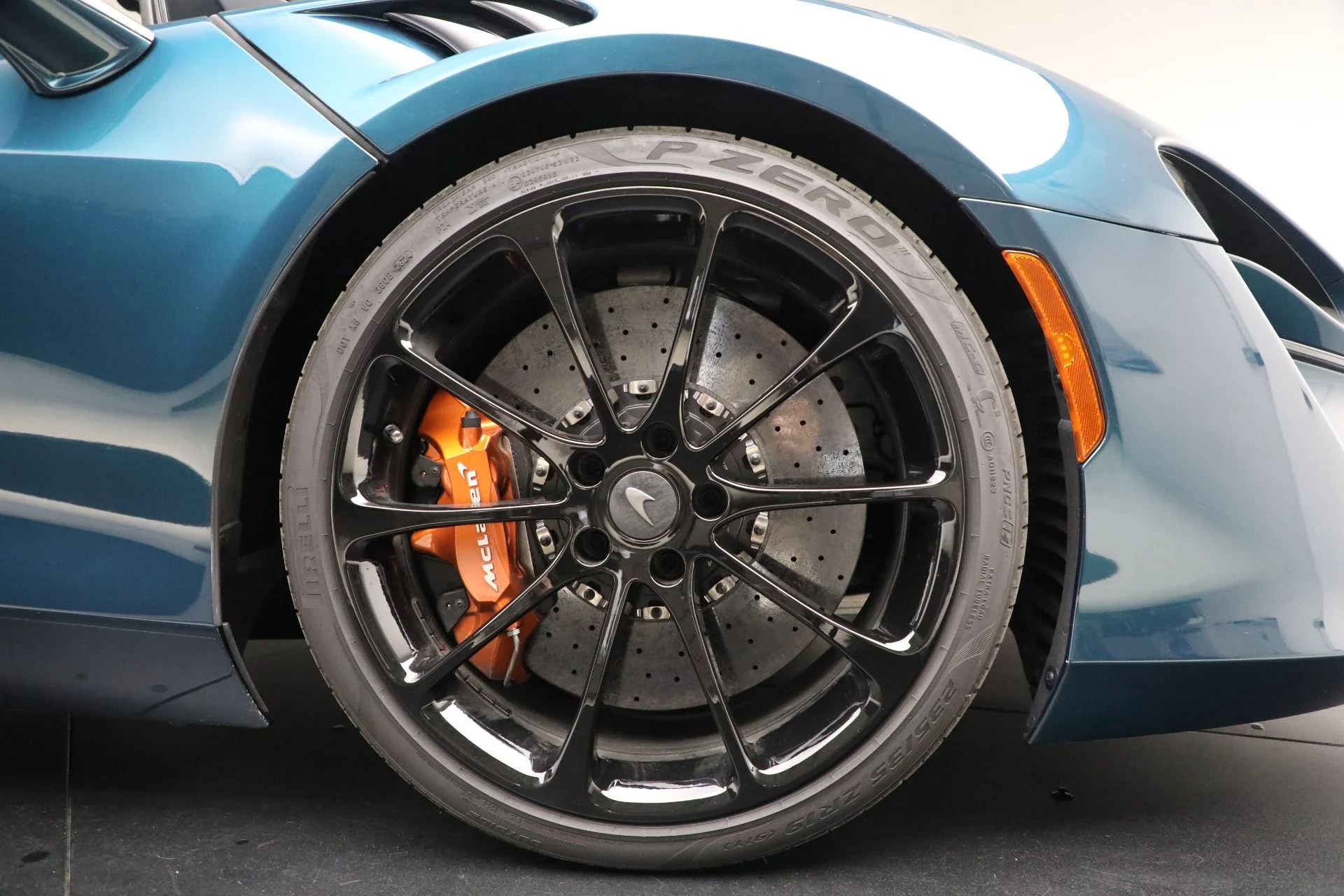 mph039_3014800096_Used_2025_Mc_Laren_Artura_Spider_2b6562de60