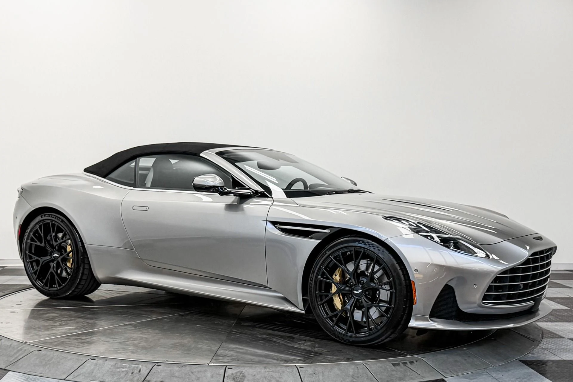 mph039_3025080777_Used_2025_Aston_Martin_DB_12_Volante_Duotone_interior_Bowers_and_Wilkins_Audio_Nearly_New_1789749797_86b3437105