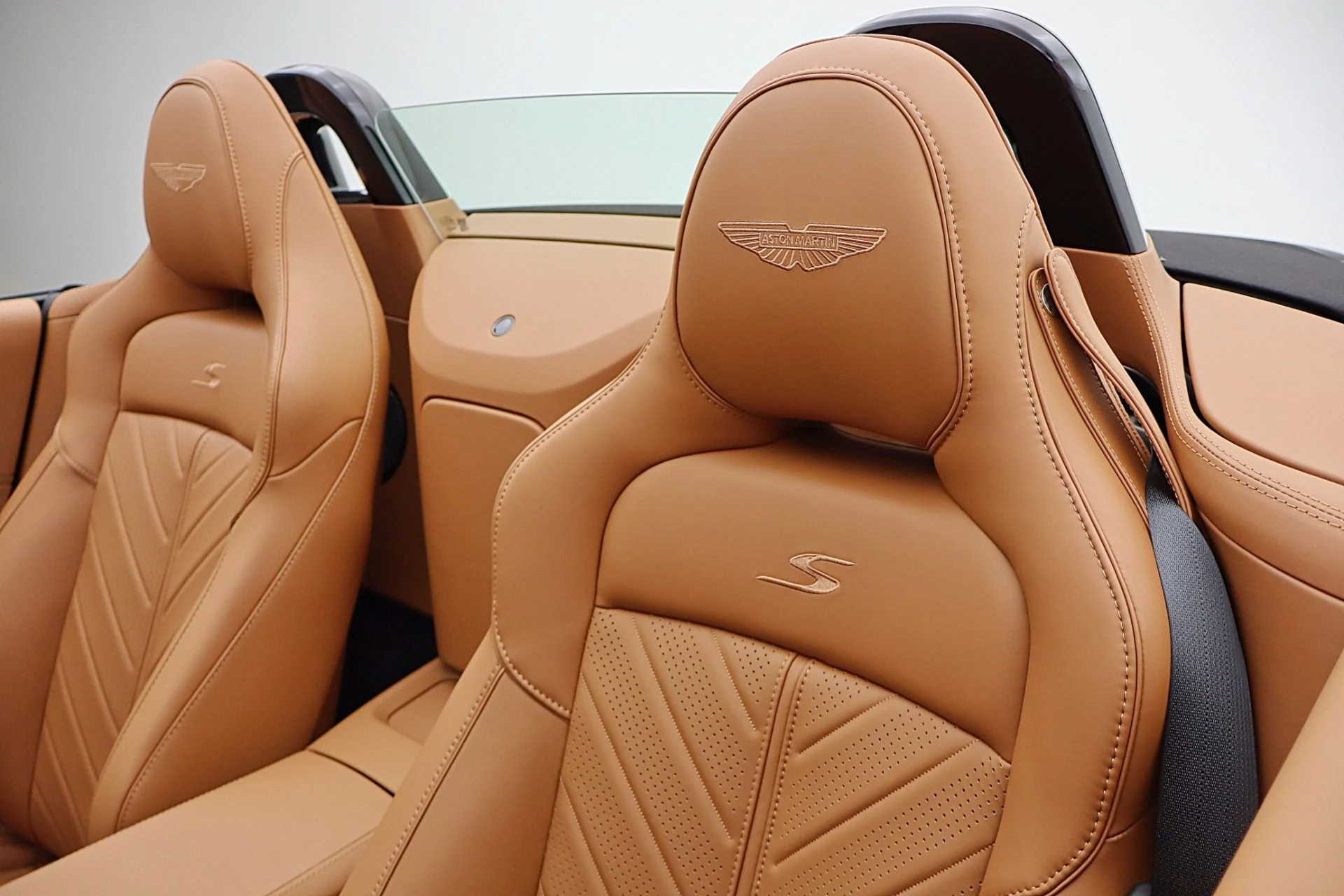 mph039_3063192734_New_2026_Aston_Martin_Vantage_S_Roadster_2dab04f191