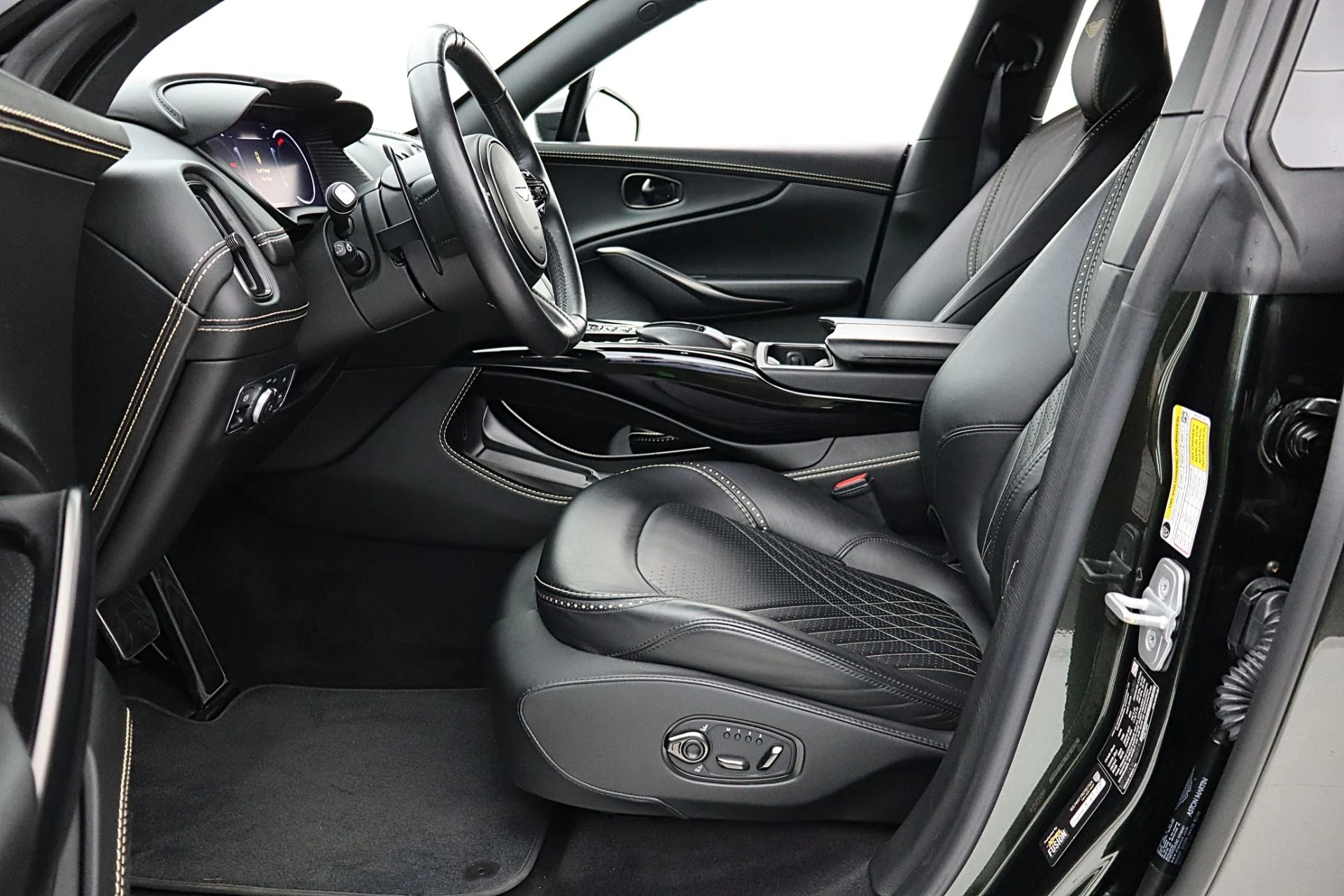 mph039_3072865276_Used_2021_Aston_Martin_DBX_3354c614bf