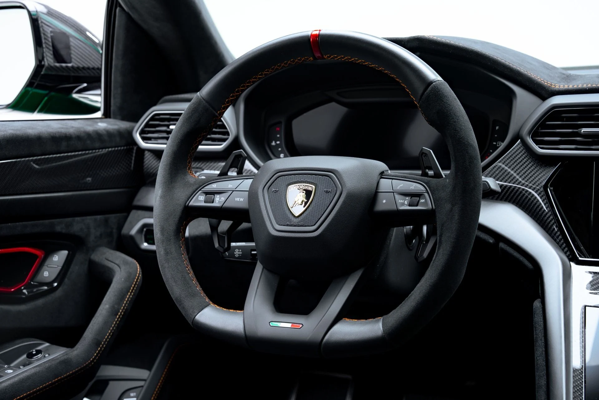 mph039_3079226162_Used_2023_Lamborghini_Urus_Performante_1776977972_398ff40027