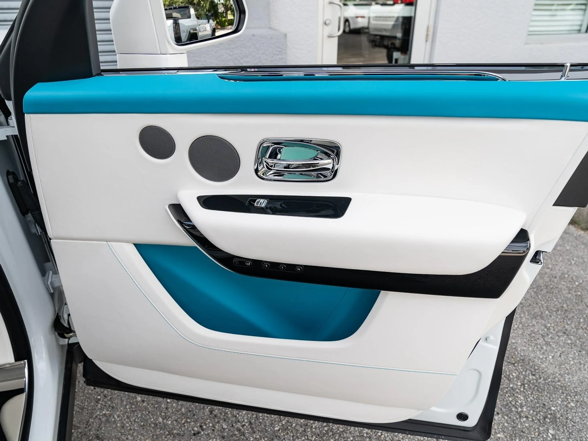 mph039_308722538_Used_2023_Rolls_Royce_Cullinan_1761685692_67ba25eac0