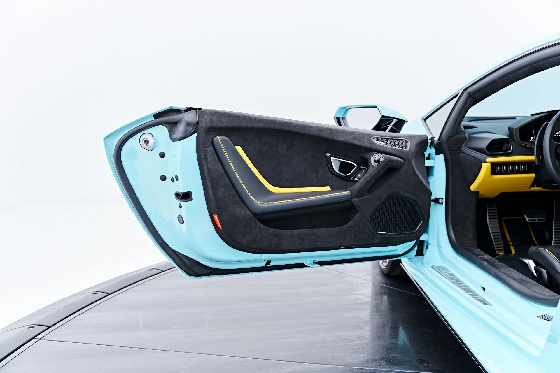 mph039_3095069645_Used_2024_Lamborghini_Huracan_Tecnica_Base_1788455422_e553e6a1b0