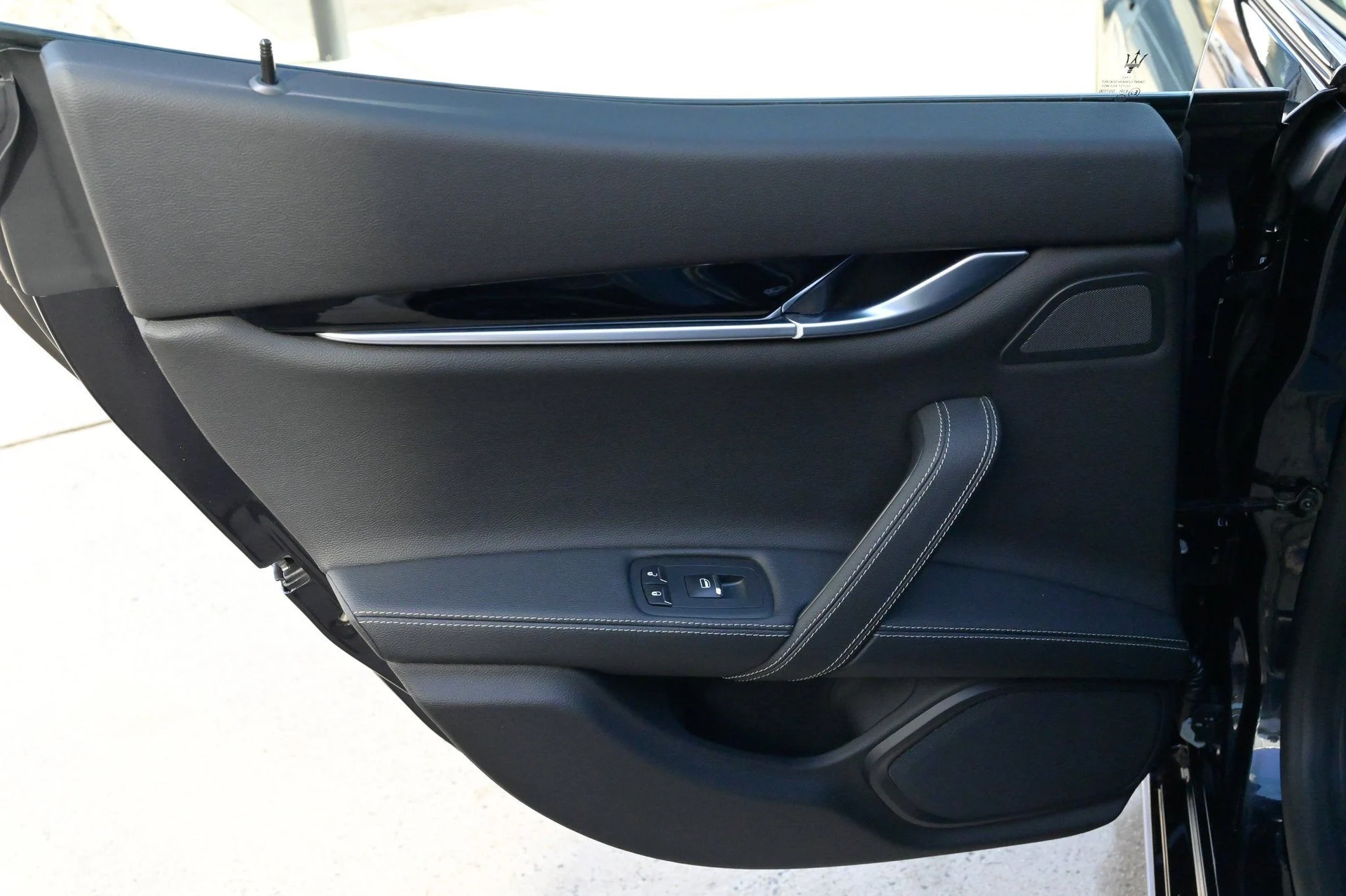 mph039_3097779845_66025f9029ef476189266d3f22b774ee_410a78b305