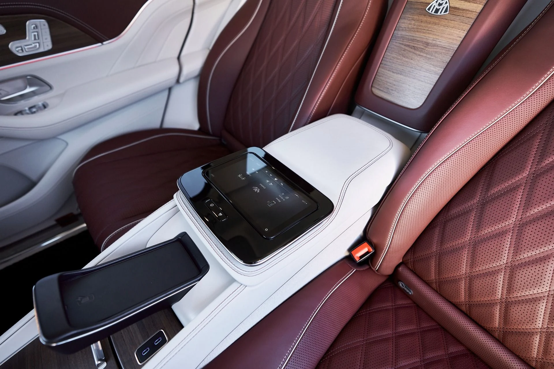 mph039_3100936182_Used_2024_Mercedes_Benz_GLS_Maybach_GLS_600_1762306377_0217be2d39