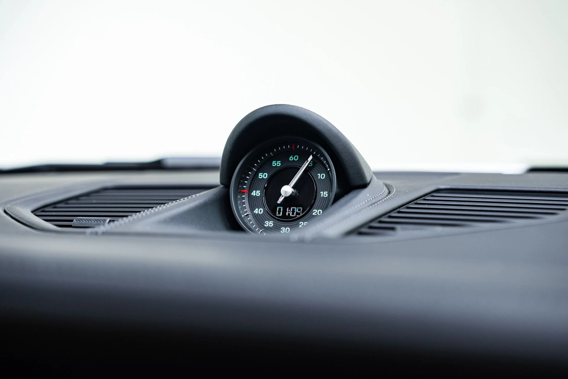 mph039_3103113957_Used_2024_Porsche_911_ST_1767635703_327a6f9617