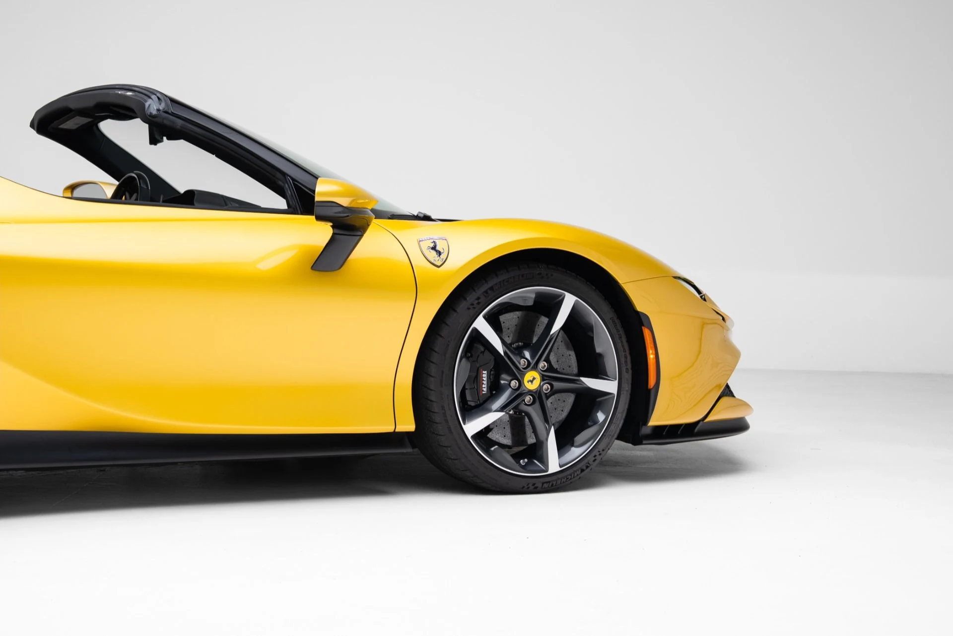 mph039_3105480662_Used_2023_Ferrari_SF_90_Spider_1770940760_189060ee11