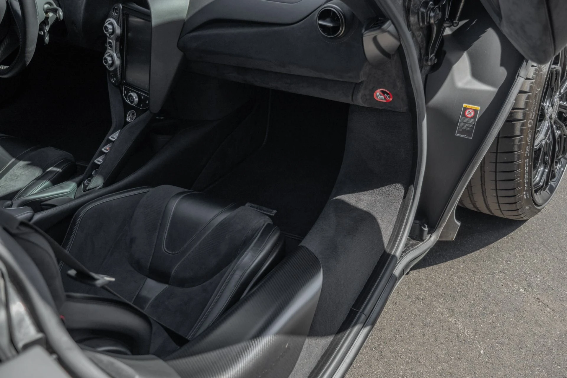 mph039_3121936823_Used_2019_Mc_Laren_720_S_Performance_1760997605_bbd9b79415