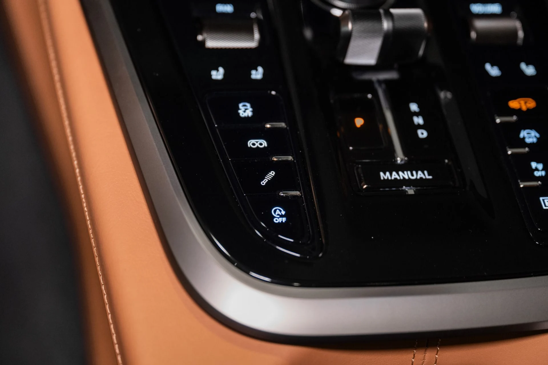 mph039_3123666685_New_2026_Aston_Martin_DBX_707_1765214112_1b31ce8347