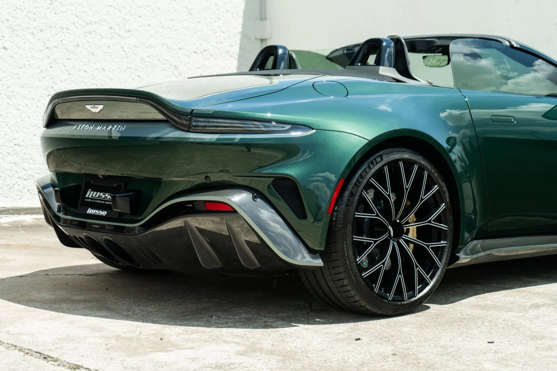 mph039_3125750028_Used_2023_Aston_Martin_Vantage_V12_1778619446_7ca1005211