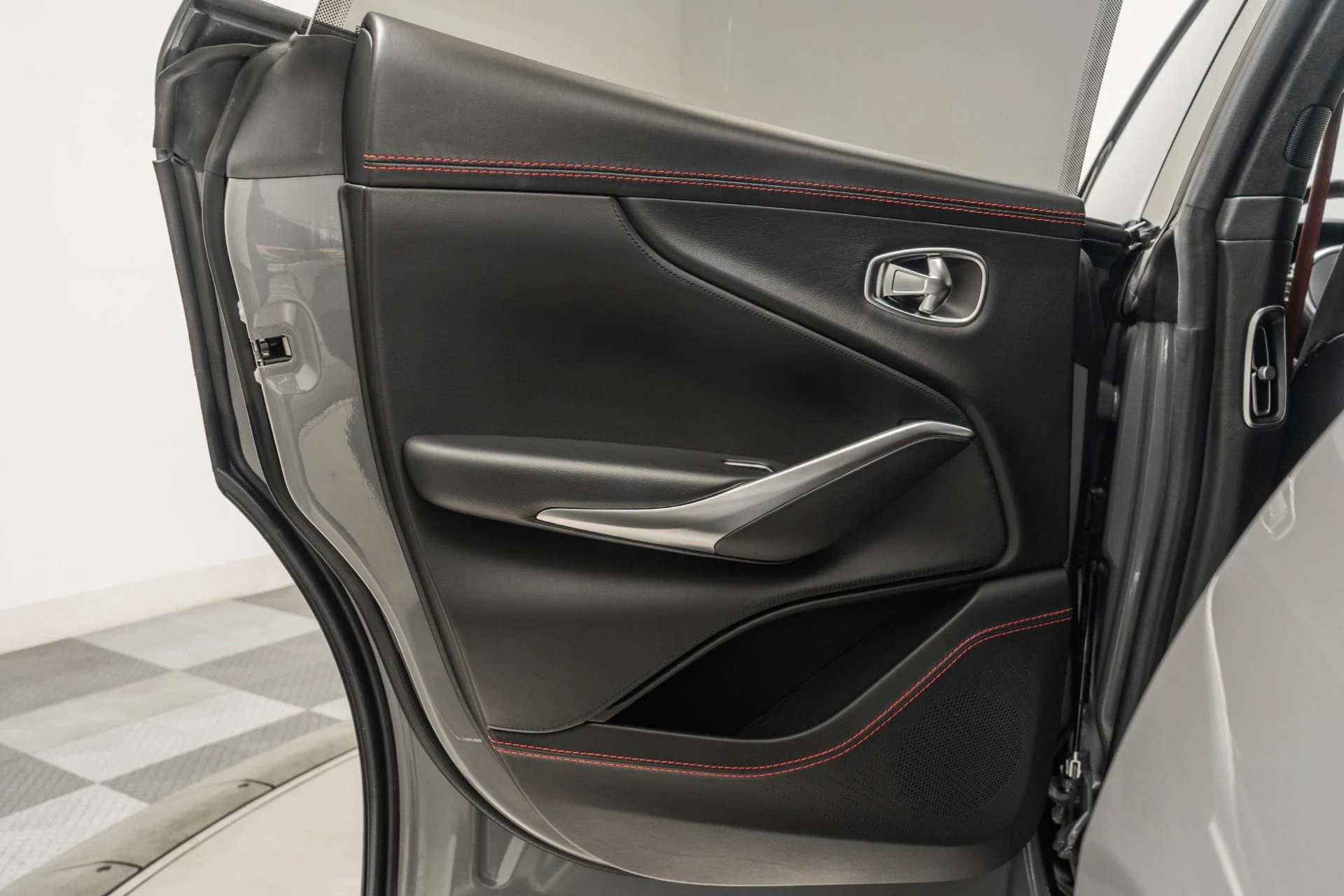 mph039_3125986773_Used_2021_Aston_Martin_DBX_22_Inch_Wheels_Heated_and_Ventilated_Front_Seats_Panoramic_Roof_1765210409_6a2926213d