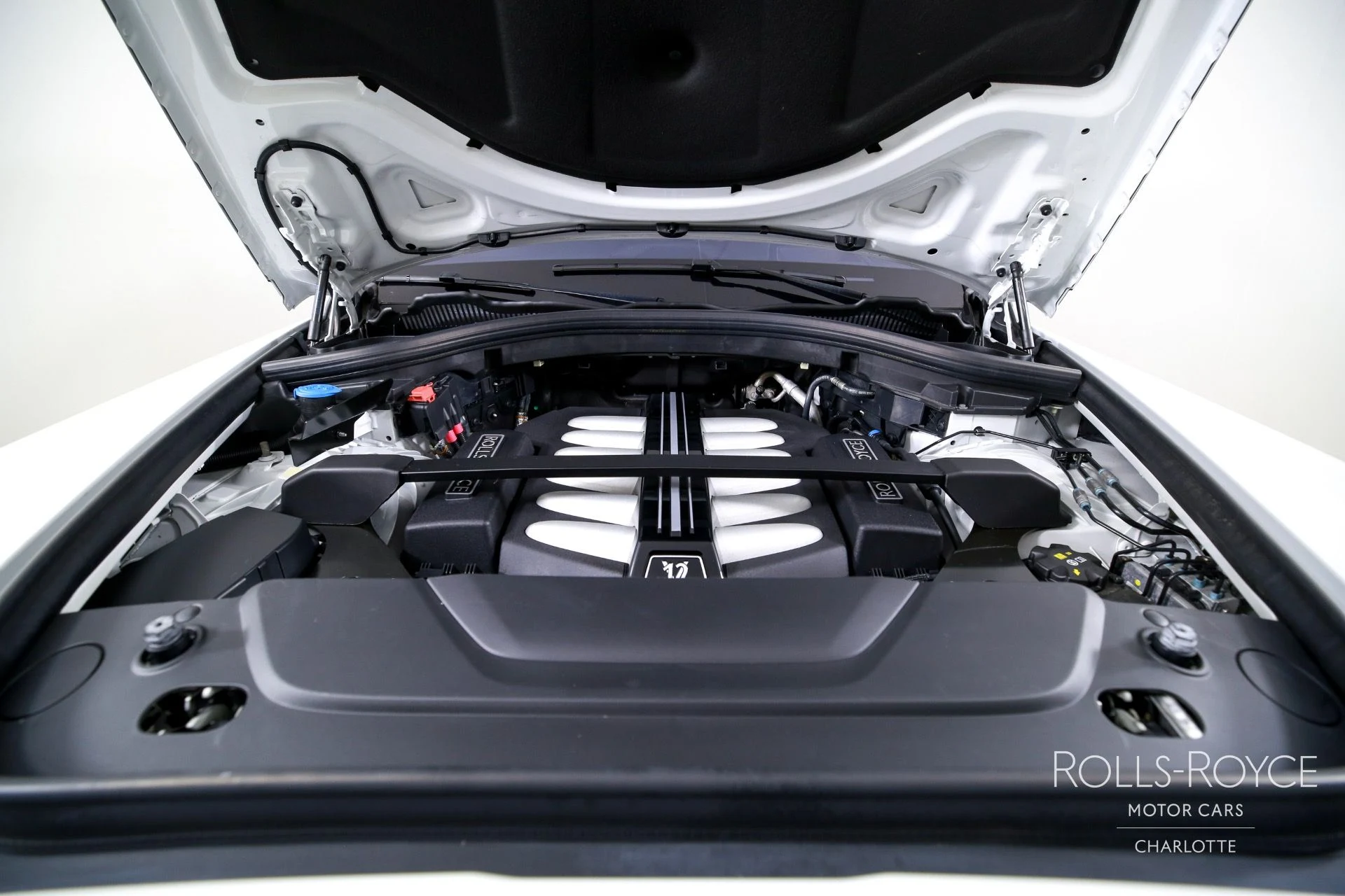 mph039_3133091572_Used_2019_Rolls_Royce_Cullinan_1753469692_1c186fac17