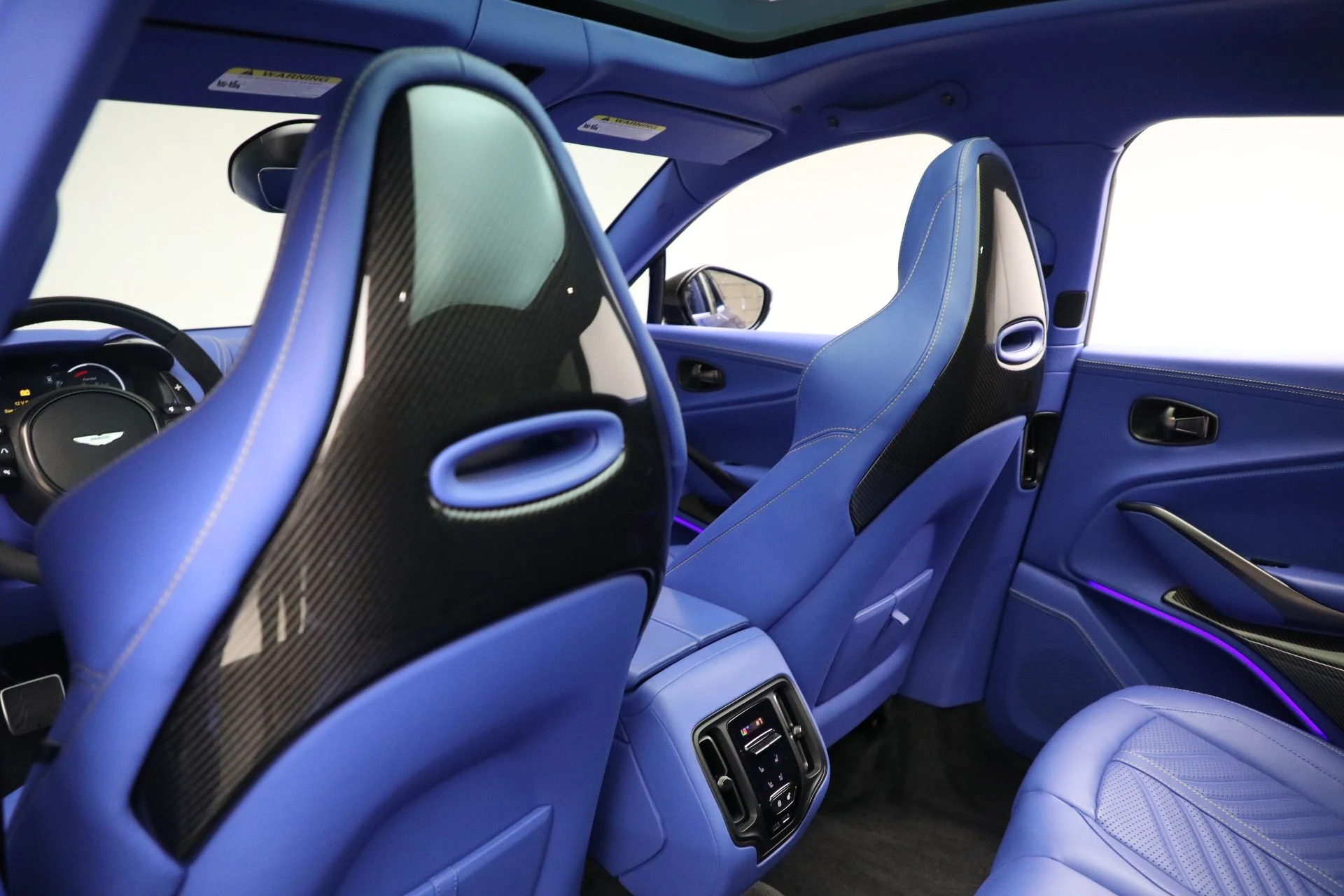 mph039_3140201568_Used_2024_Aston_Martin_DBX_707_1761409513_cb984ff0c8