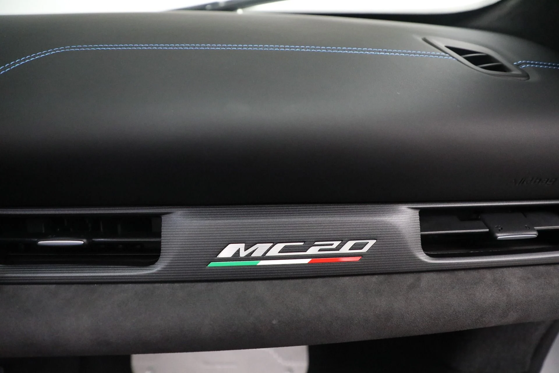 mph039_3144455918_Used_2023_Maserati_MC_20_Cielo_1706037533_593fed2749