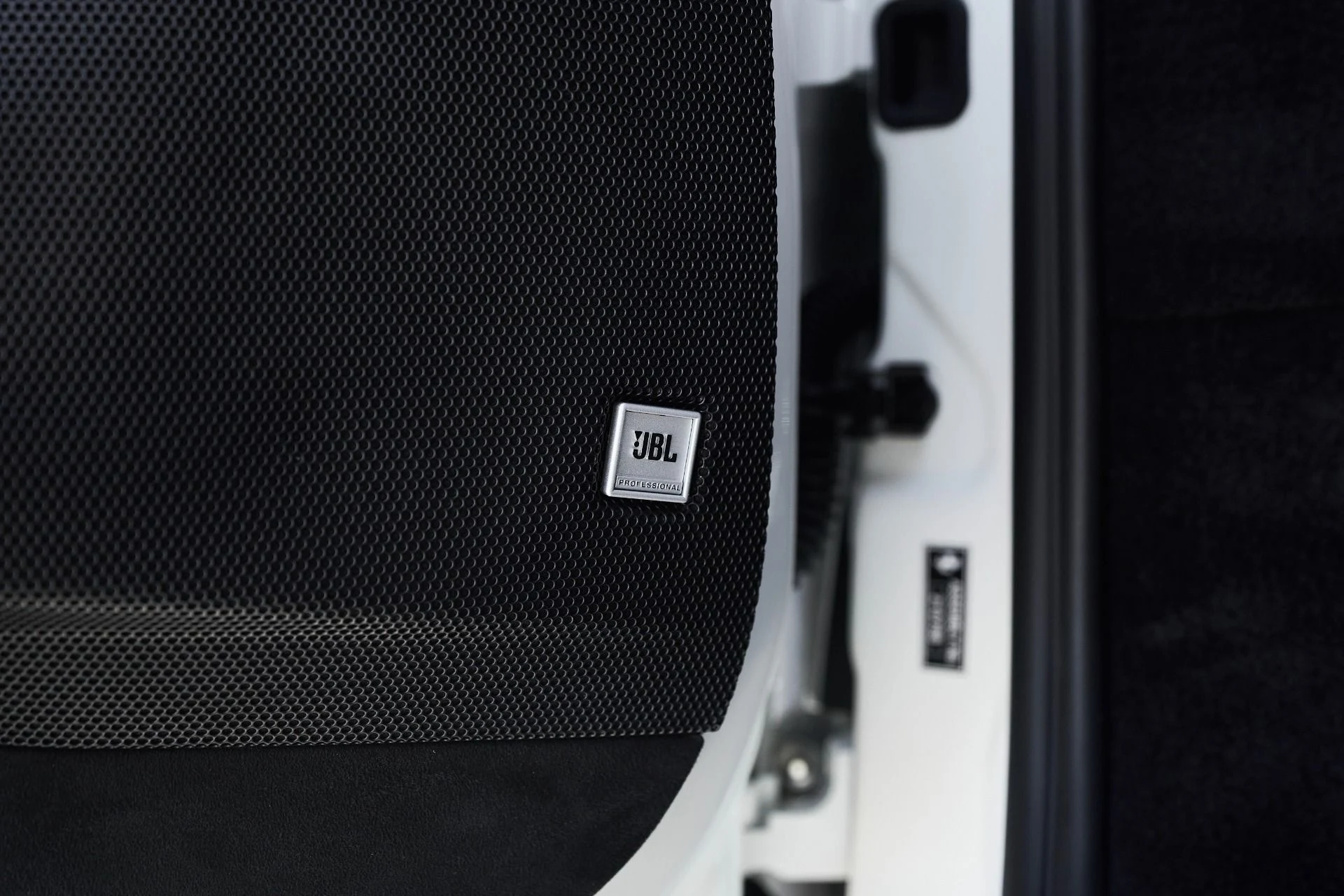 mph039_3156447112_Used_2023_Ferrari_SF_90_Stradale_1762821689_ce266b5737