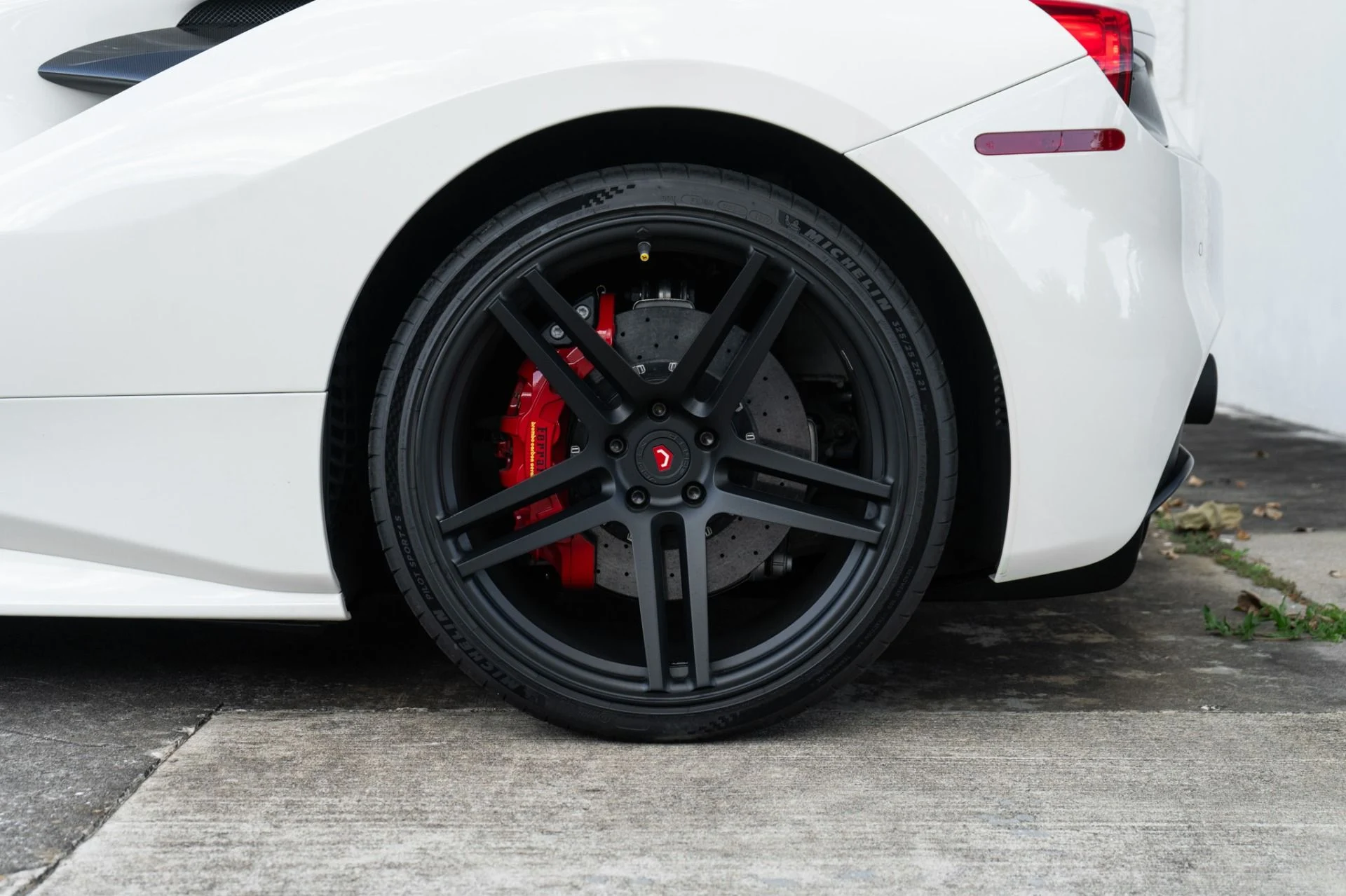 mph039_3159716952_Used_2018_Ferrari_488_Spider_1781219739_0e4fb32ad9