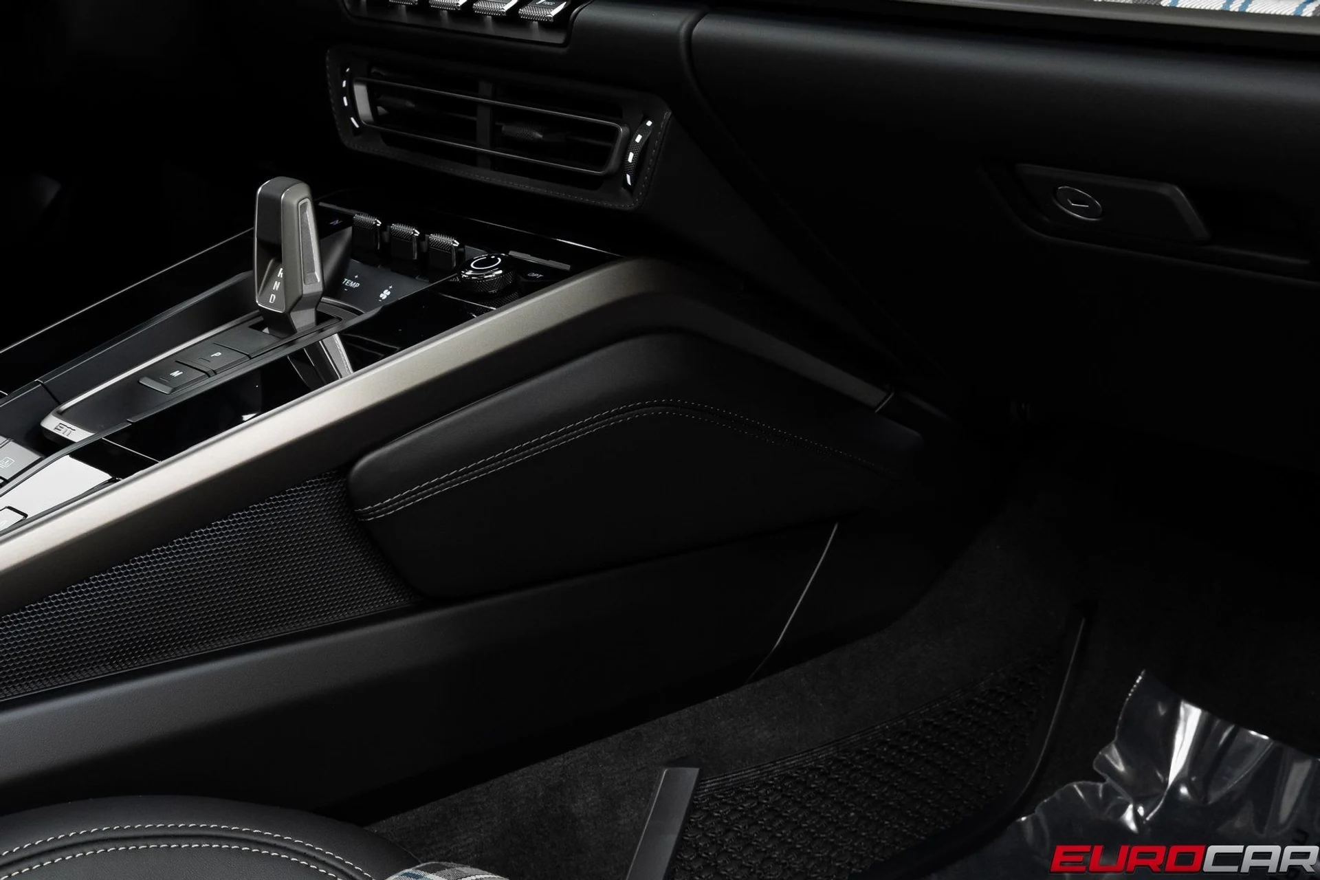 mph039_31617539_image_40_5bc6270237