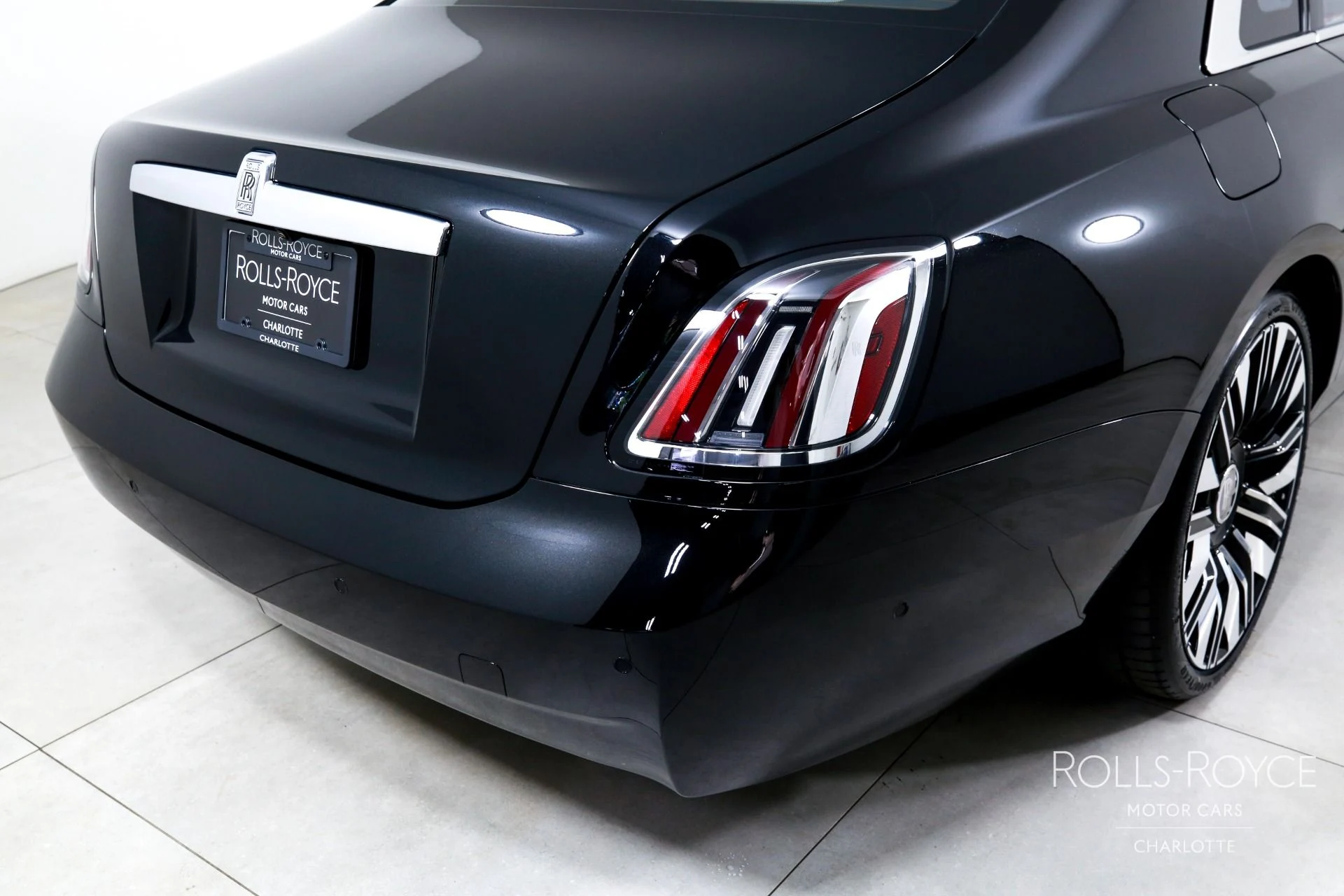 mph039_3162047882_Used_2025_Rolls_Royce_Ghost_1751386071_17ccdb2f8b