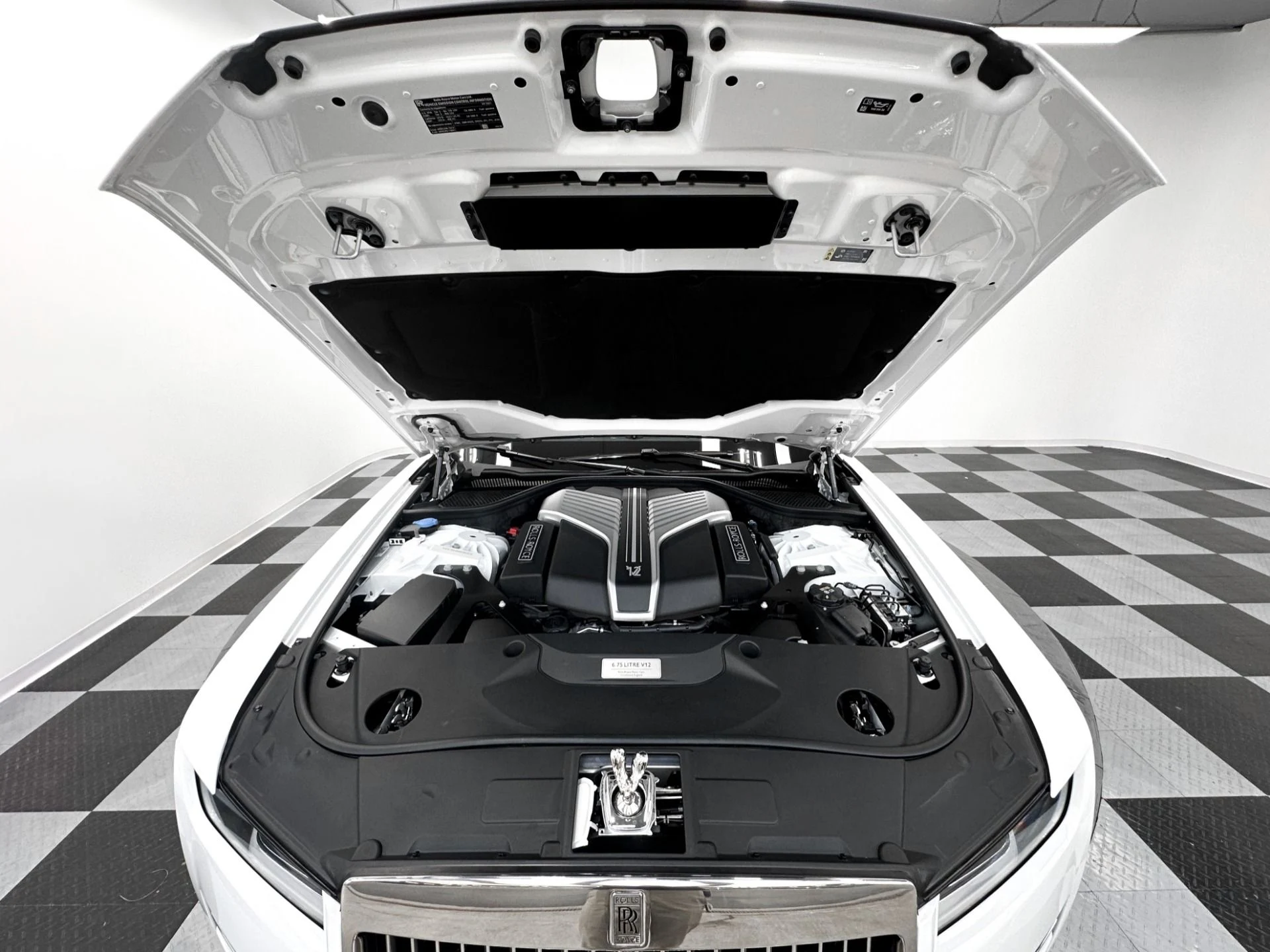 mph039_3165712376_Used_2021_Rolls_Royce_Ghost_The_GHOST_Package_Bespoke_Audio_Rear_Seat_Entertainment_1772048409_6c280b83f7