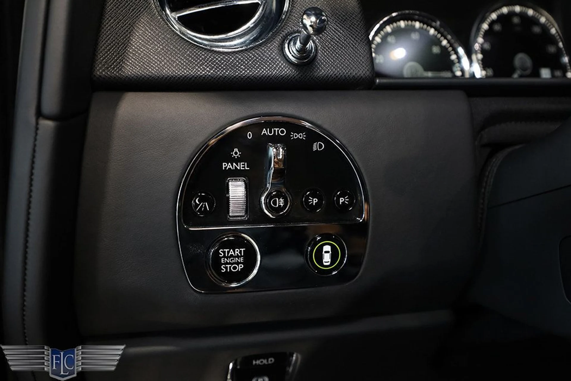 mph039_3175007716_used_2019_rolls_royce_cullinan_sportutility_9689_22937203_40_1024_a4d971048f