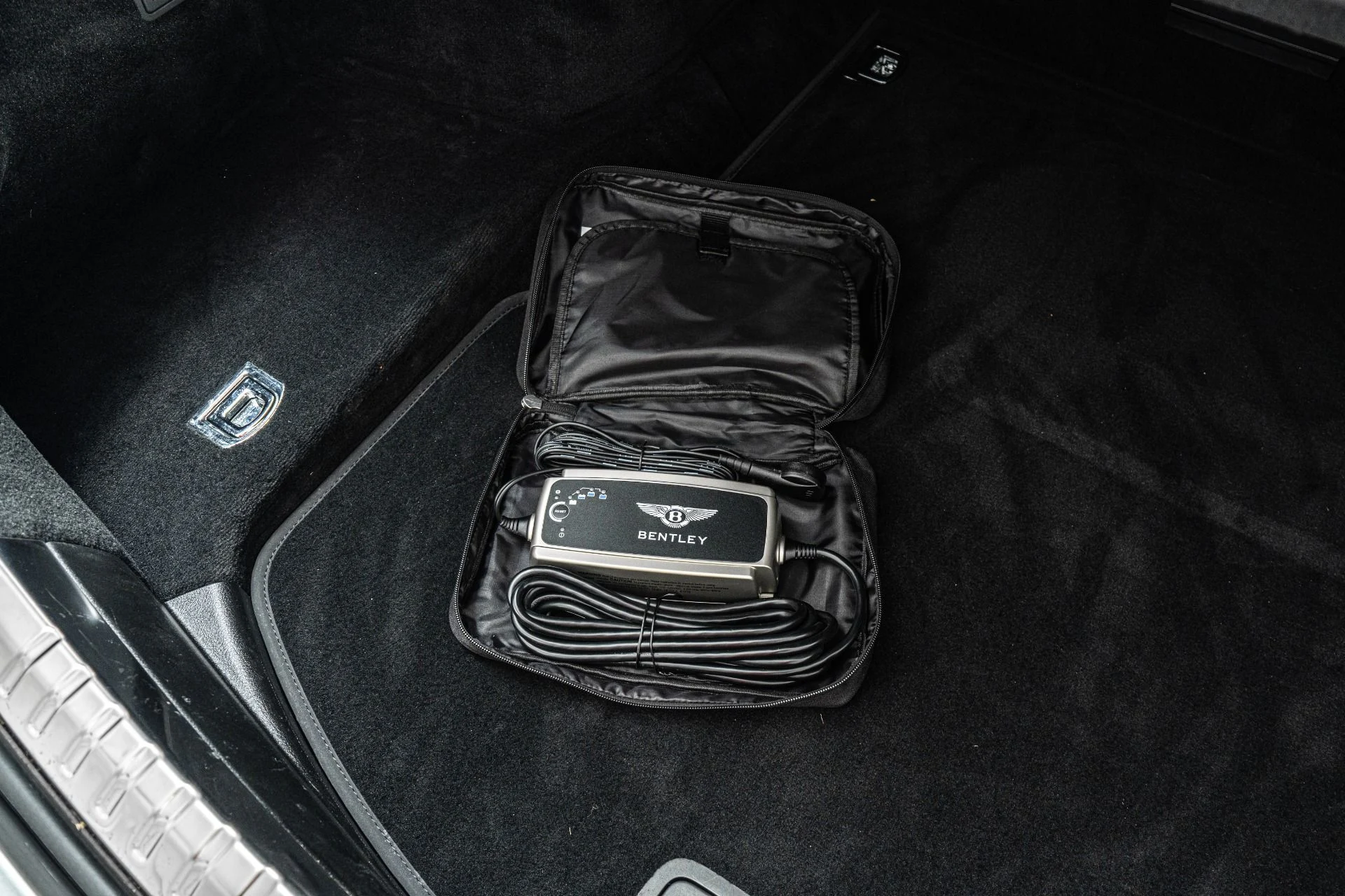 mph039_3180208728_Used_2022_Bentley_Flying_Spur_V8_Great_Colors_Engine_Turned_Veneers_Mulliner_Package_1773426233_d50f9efa7a