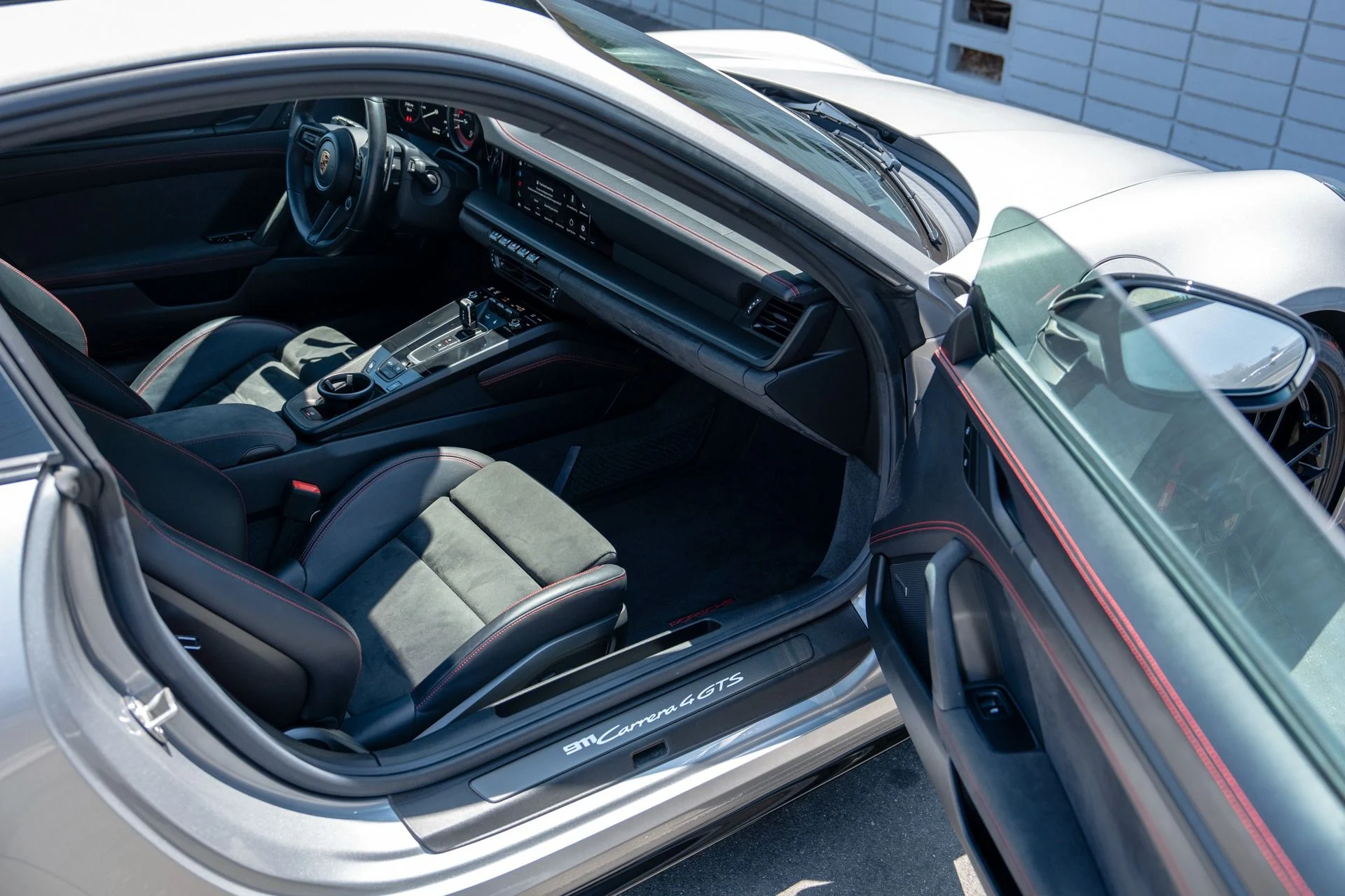 mph039_3193596242_Used_2024_Porsche_911_Carrera_4_GTS_1751587006_793e46a525