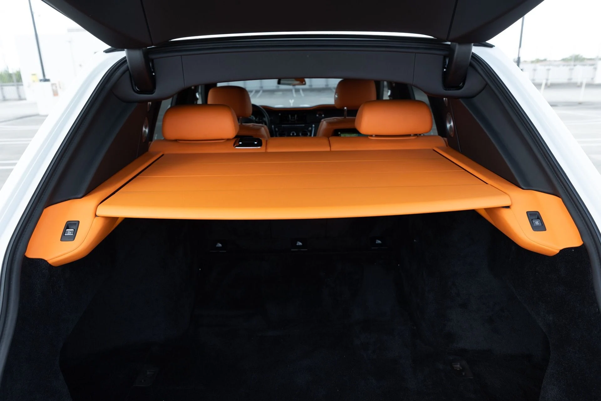 mph039_319756408_Used_2020_Rolls_Royce_Cullinan_1764721010_e4a4e85e6c