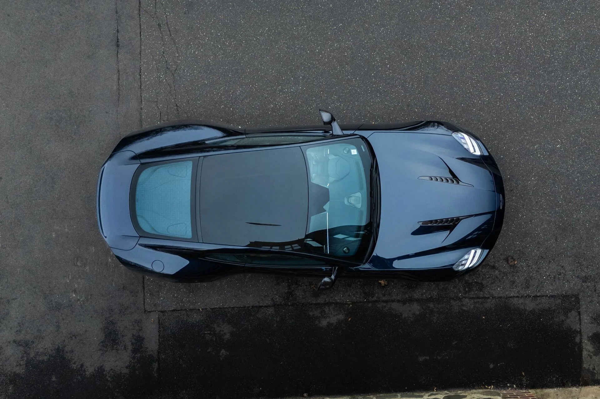 mph039_3207324604_Used_2025_Aston_Martin_Vanquish_1771448727_fa2254176b