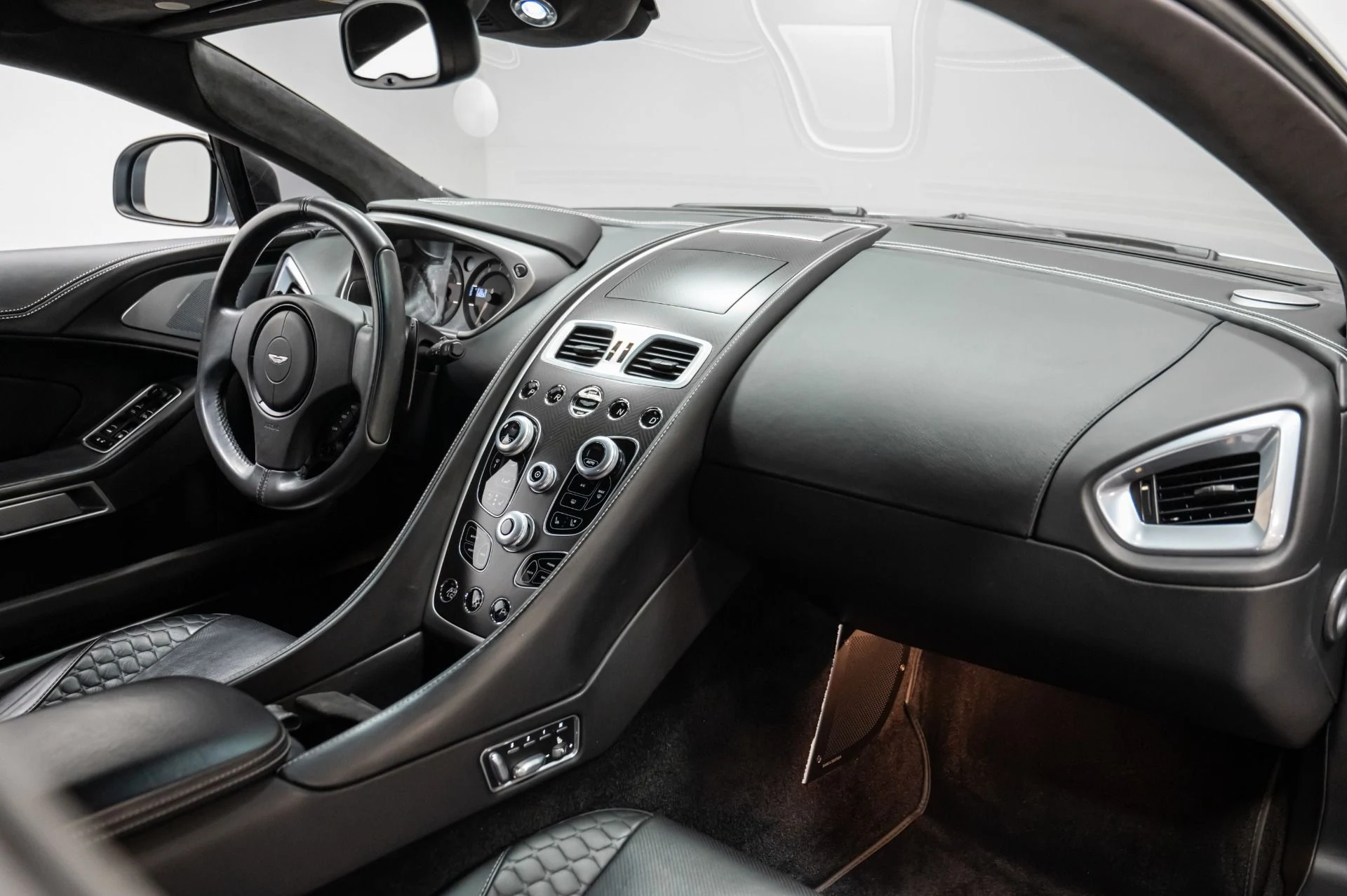 mph039_3234993820_Used_2014_Aston_Martin_Vanquish_V12_1729699077_76b60f52ad