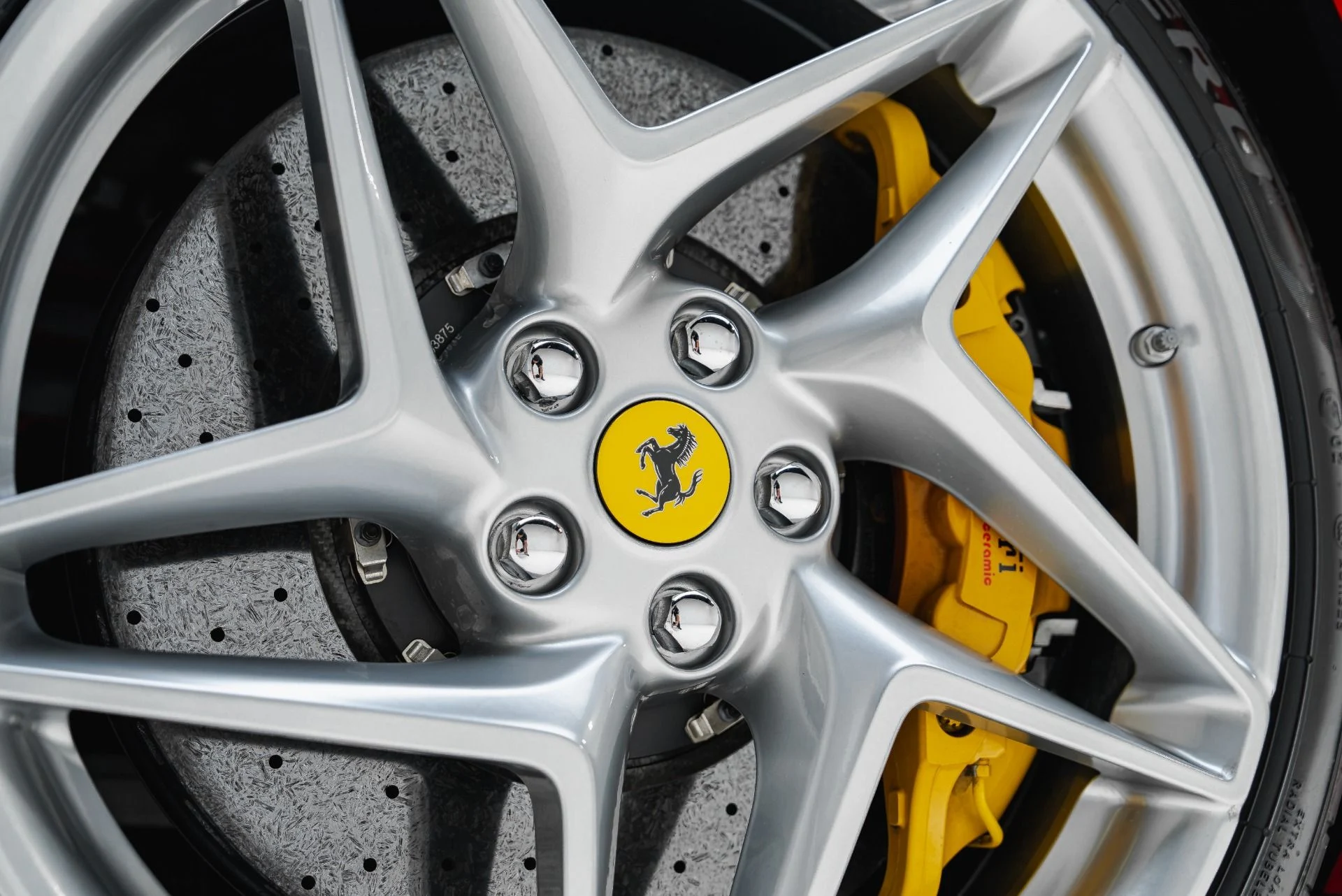 mph039_3237984348_Used_2022_Ferrari_F8_Spider_1788281681_ca341cfc54