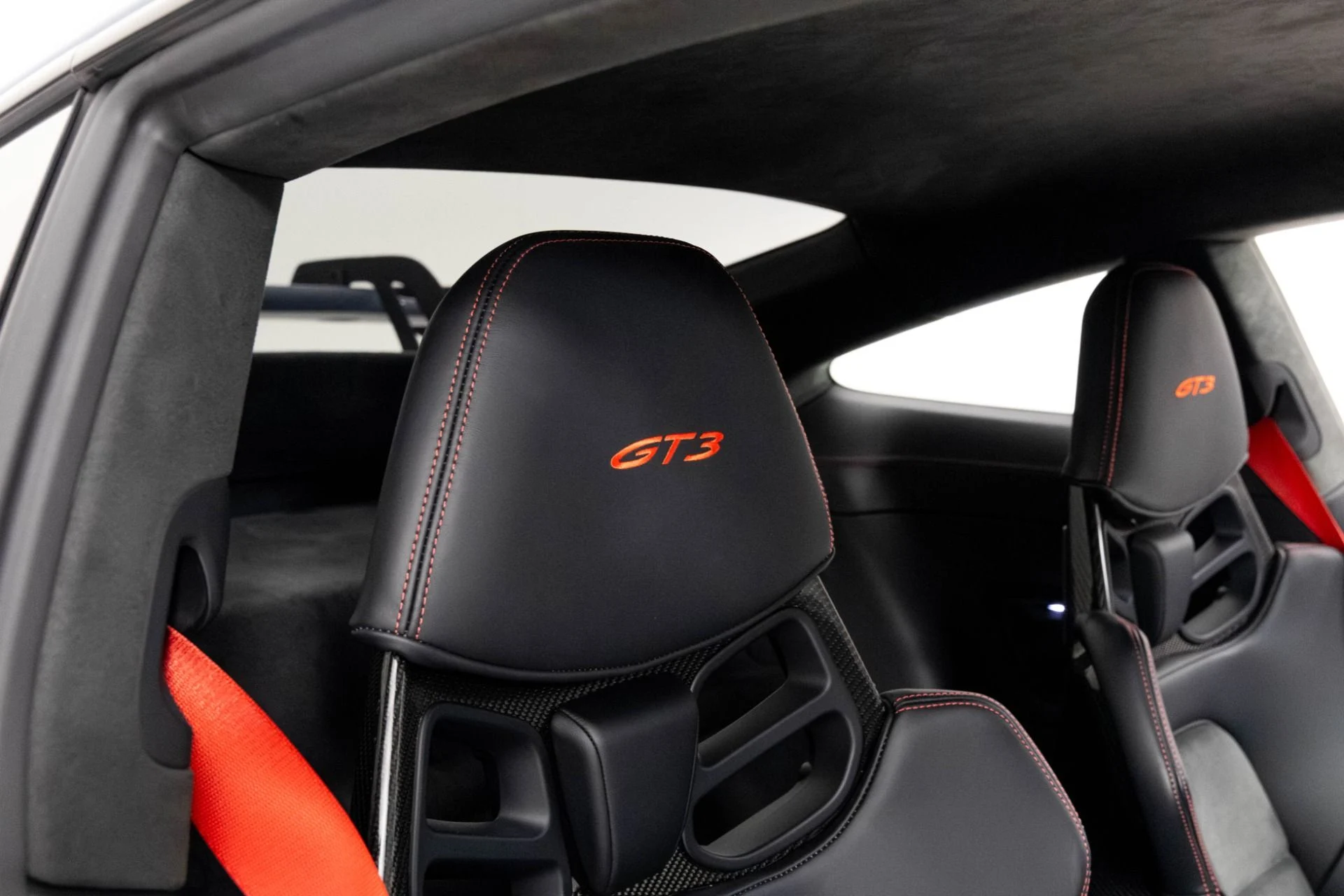 mph039_3251852790_Used_2024_Porsche_911_GT_3_1760998093_94a56b86c4
